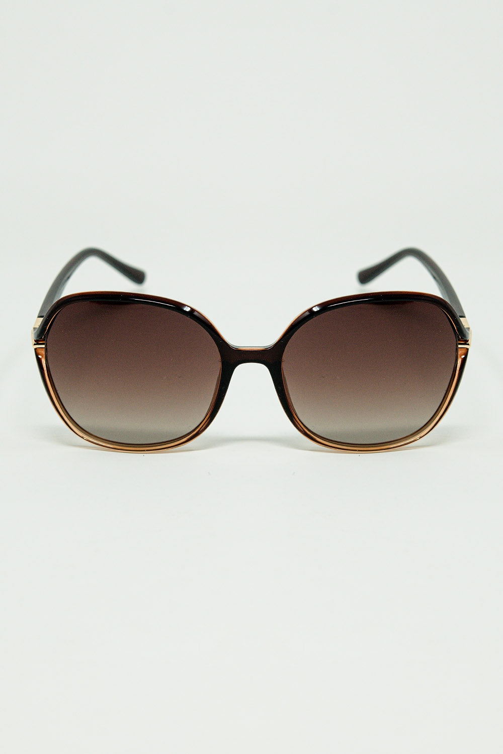 Gafas de sol redondas en color caramelo con detalle metálico dorado