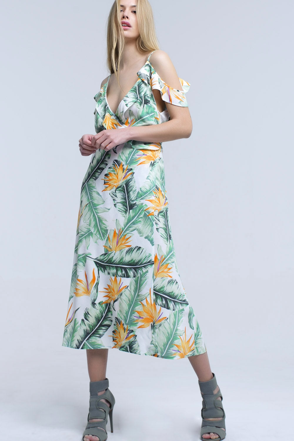 Q2 Vestido blanco midi en hojas tropicales