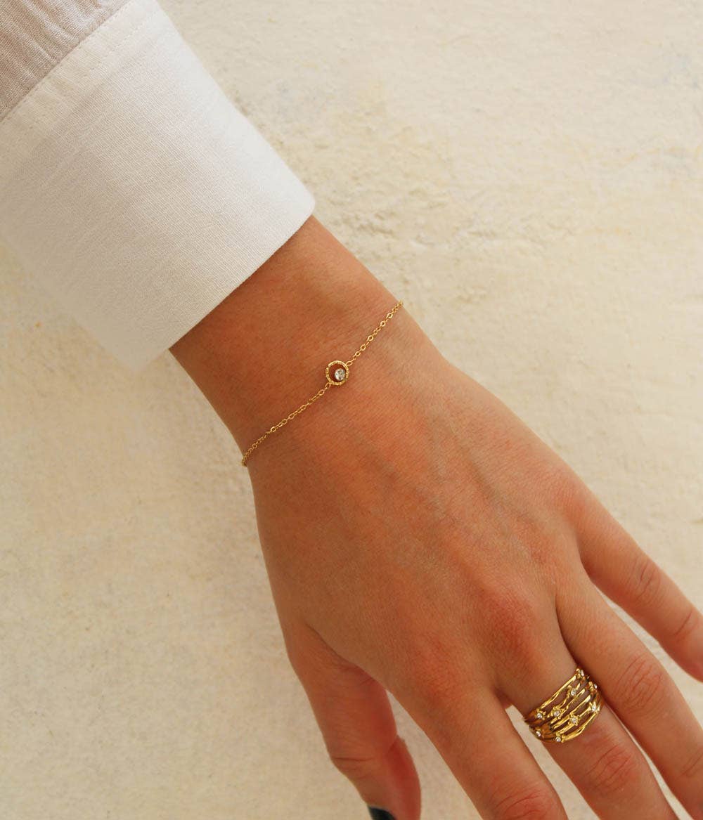 Pulsera Emma dorada con colgante brillante