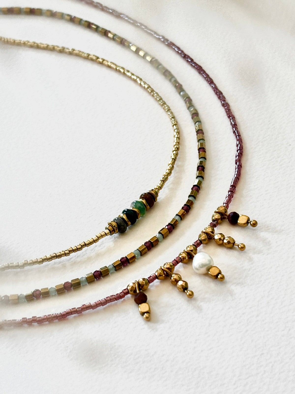 Collar Mia dorado con cuentas de ágata