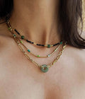 Collar Paloma dorado con anillo de jade