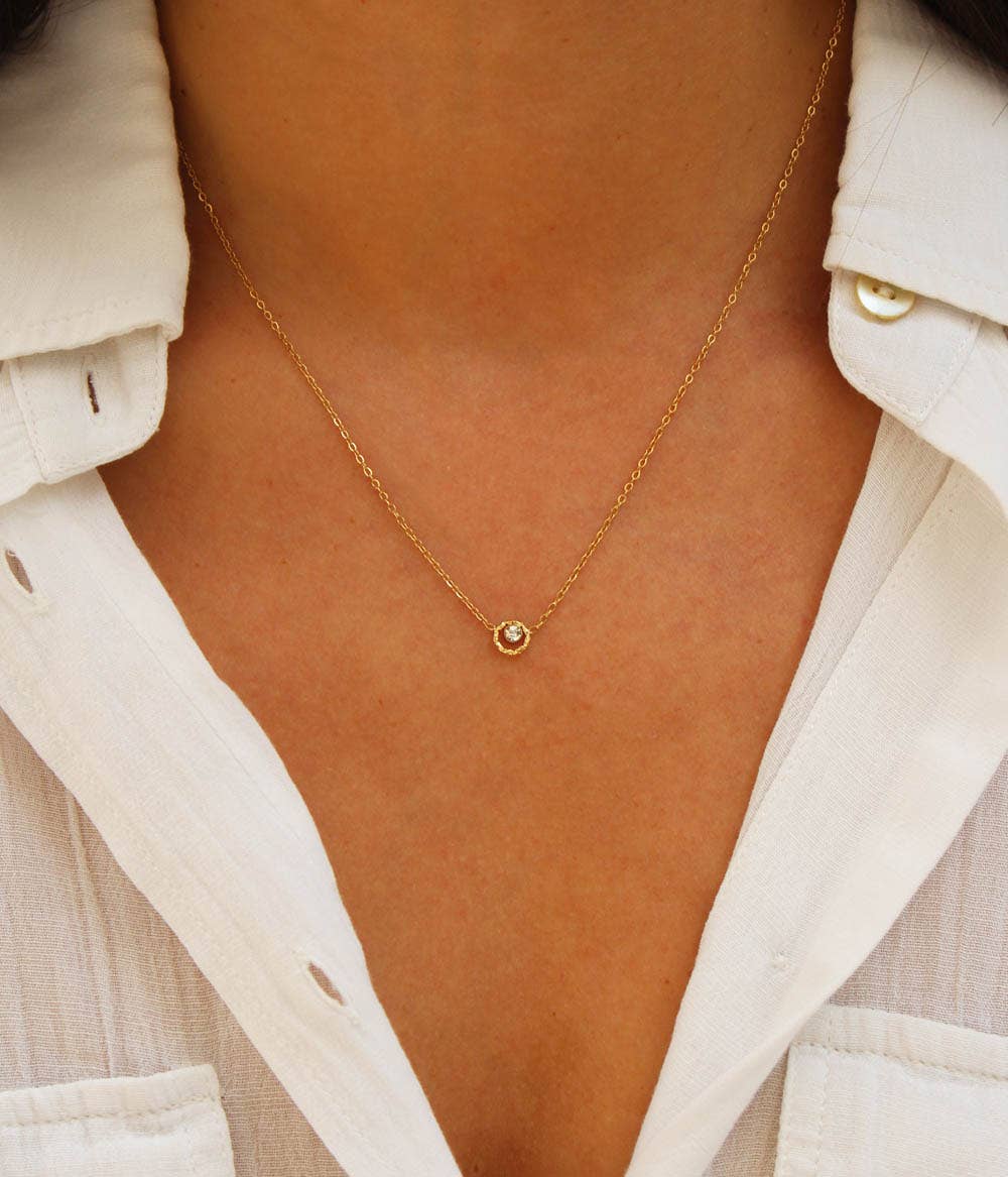 Collar Emma dorado con colgante brillante