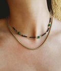 Collar Delilah de cadena dorada, perlas y howlita