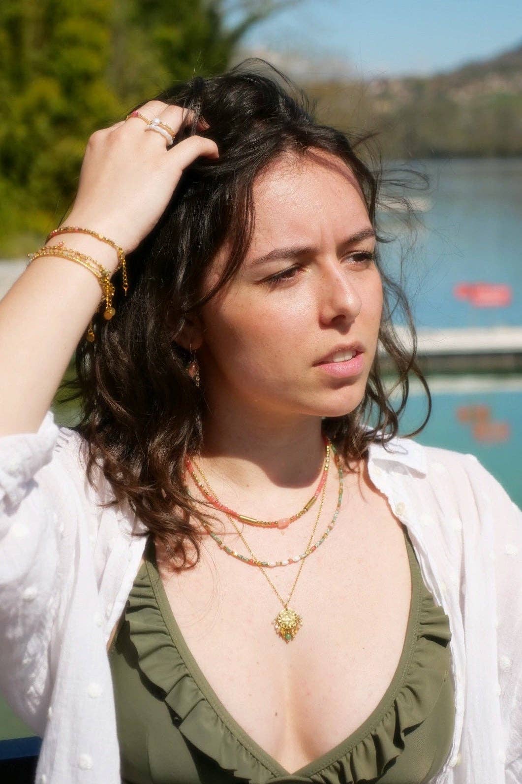 Collar Aimée de piedras naturales verdes y rosas