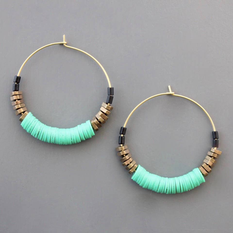 MDSE07 Pendientes de aros en color verde, negro y latón