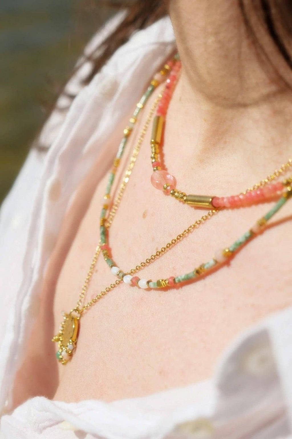 Collar Aimée de piedras naturales verdes y rosas
