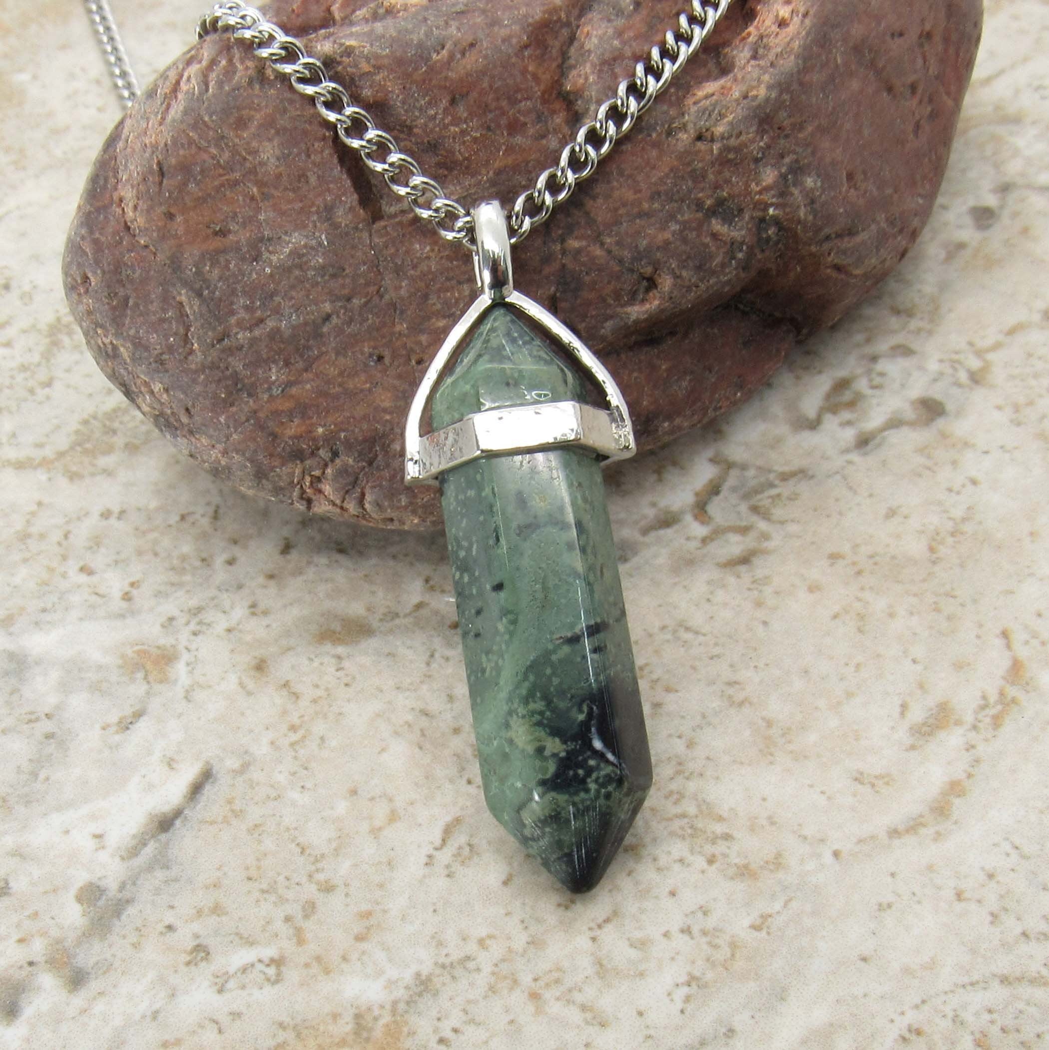 Colgante de Jaspe Kambaba en punta con cadena de acero inoxidable 
