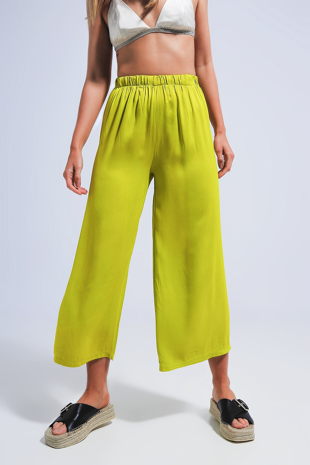 Pantalones verdes de pernera ancha de satén