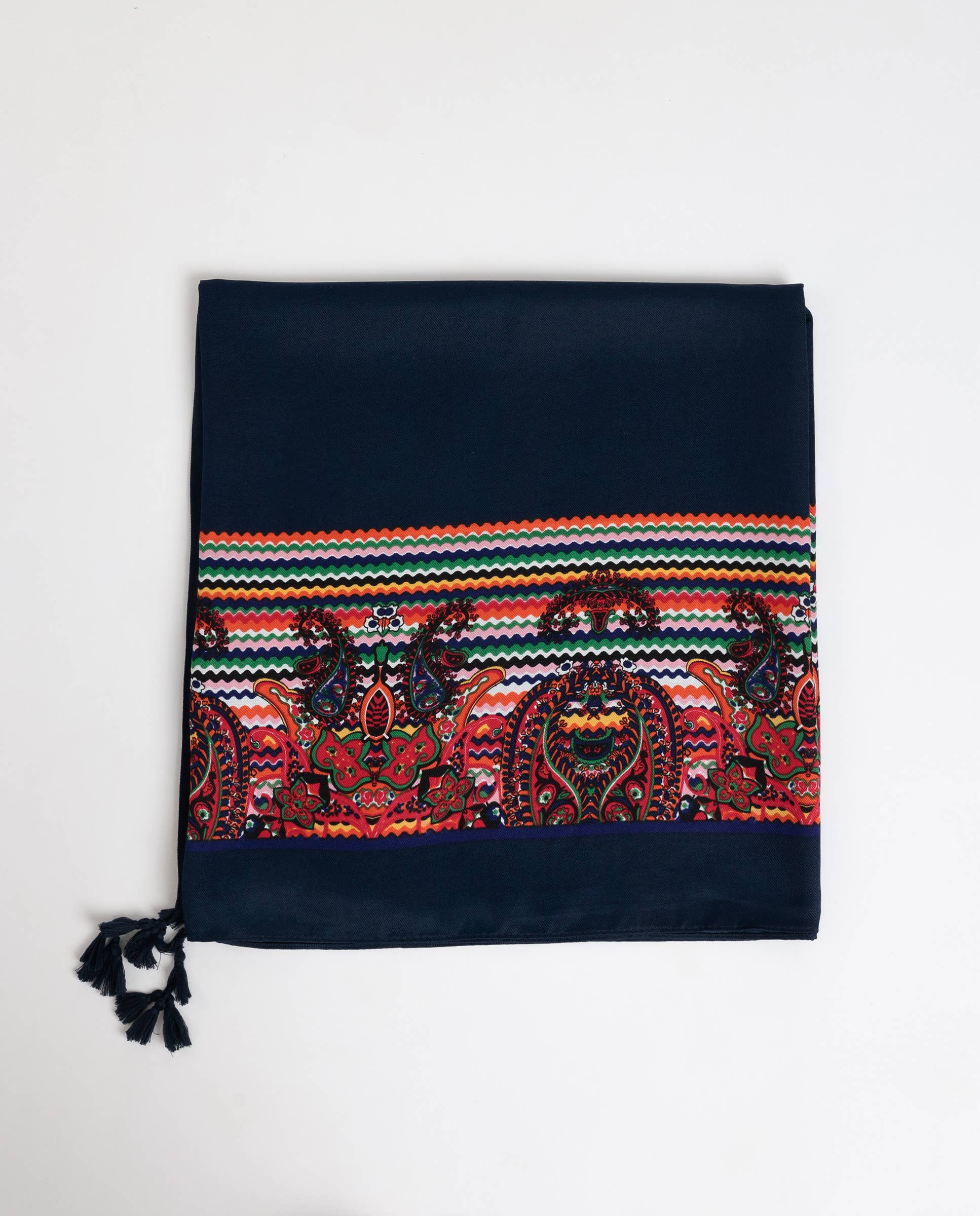 Pareo de playa azul marino con estampado paisley multicolor para mujer.