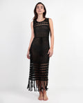 Vestido de playa negro de crochet con flecos para mujer.