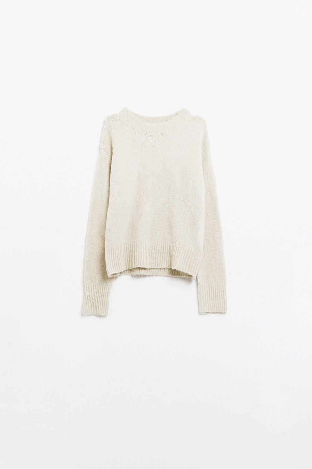 Acogedor jersey básico de punto con cuello redondo en color crema
