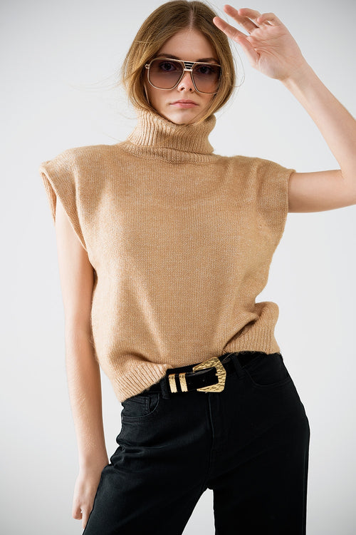 Acogedor jersey sin mangas de cuello alto en camel