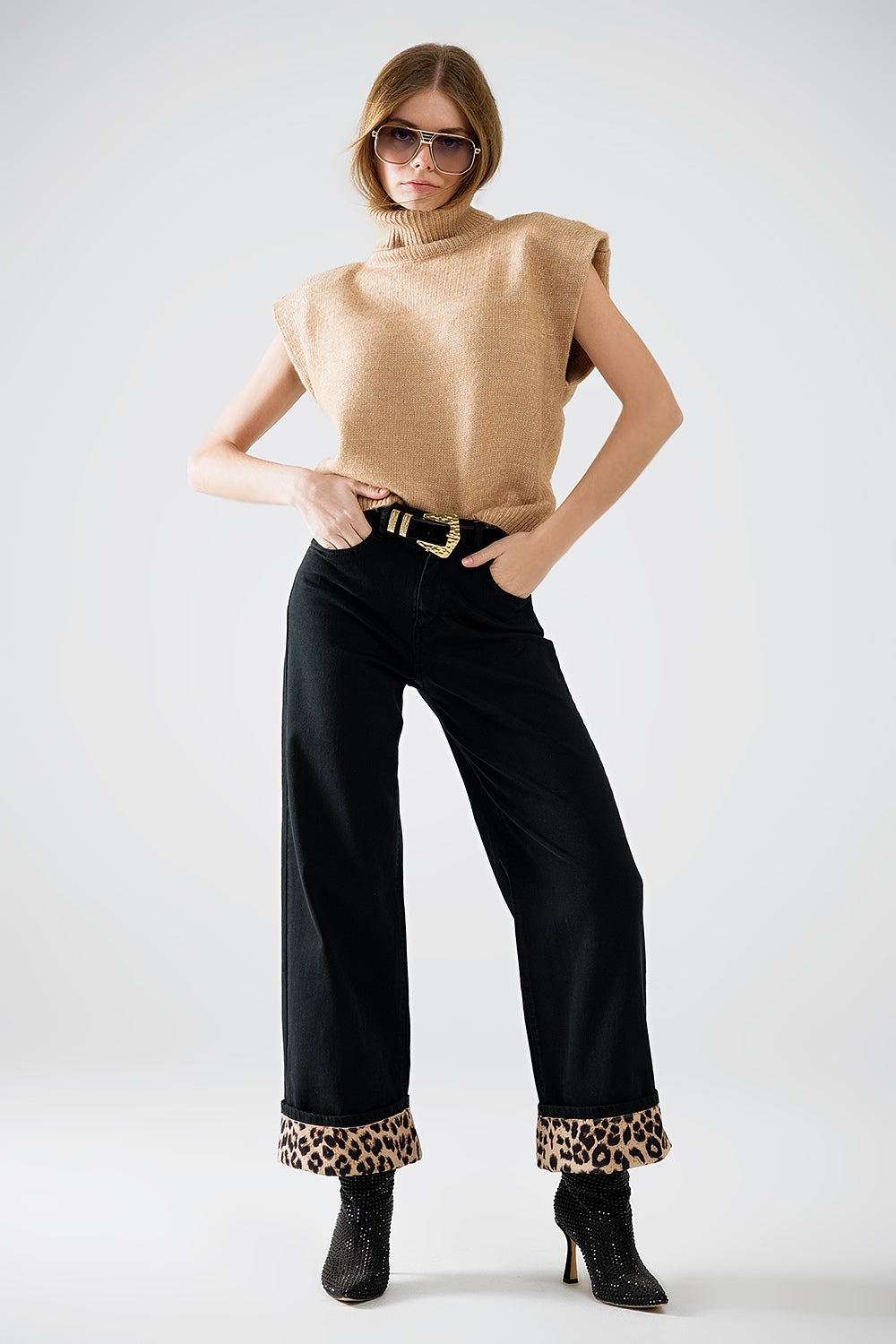 Acogedor jersey sin mangas de cuello alto en camel