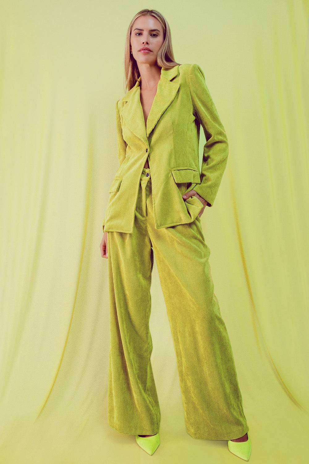 Americana con botones de estilo vintage de pana en lima