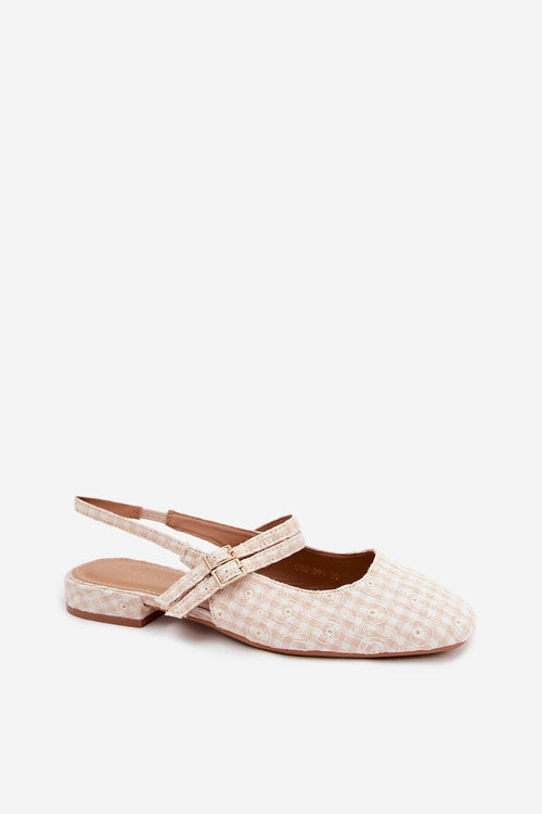bailarinas planas tipo Mary Jane Avignon con cuadros vichy arena, bordados florales blancos y doble hebilla