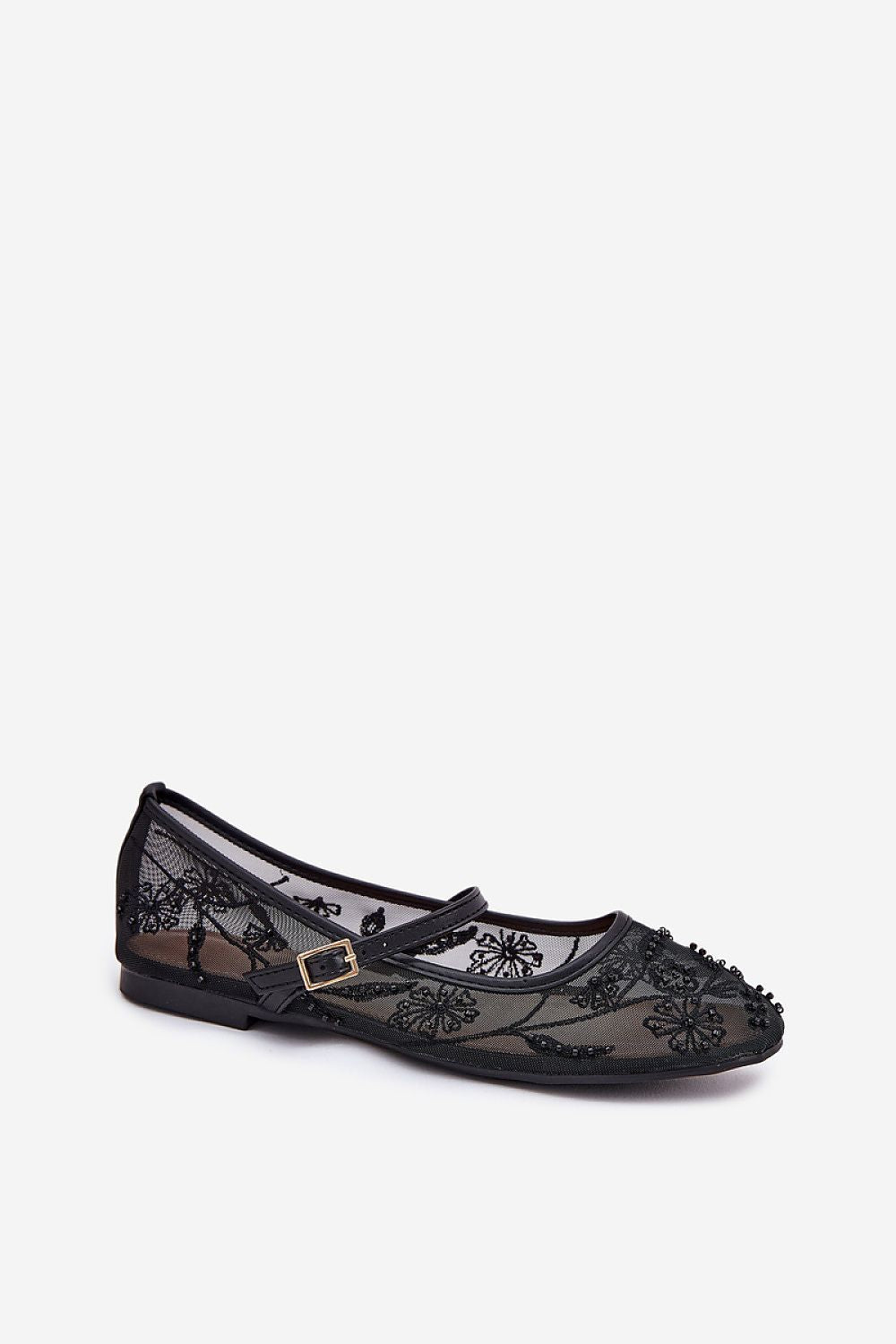 Zapatos planos negros con malla bordada y tira en el empeine.