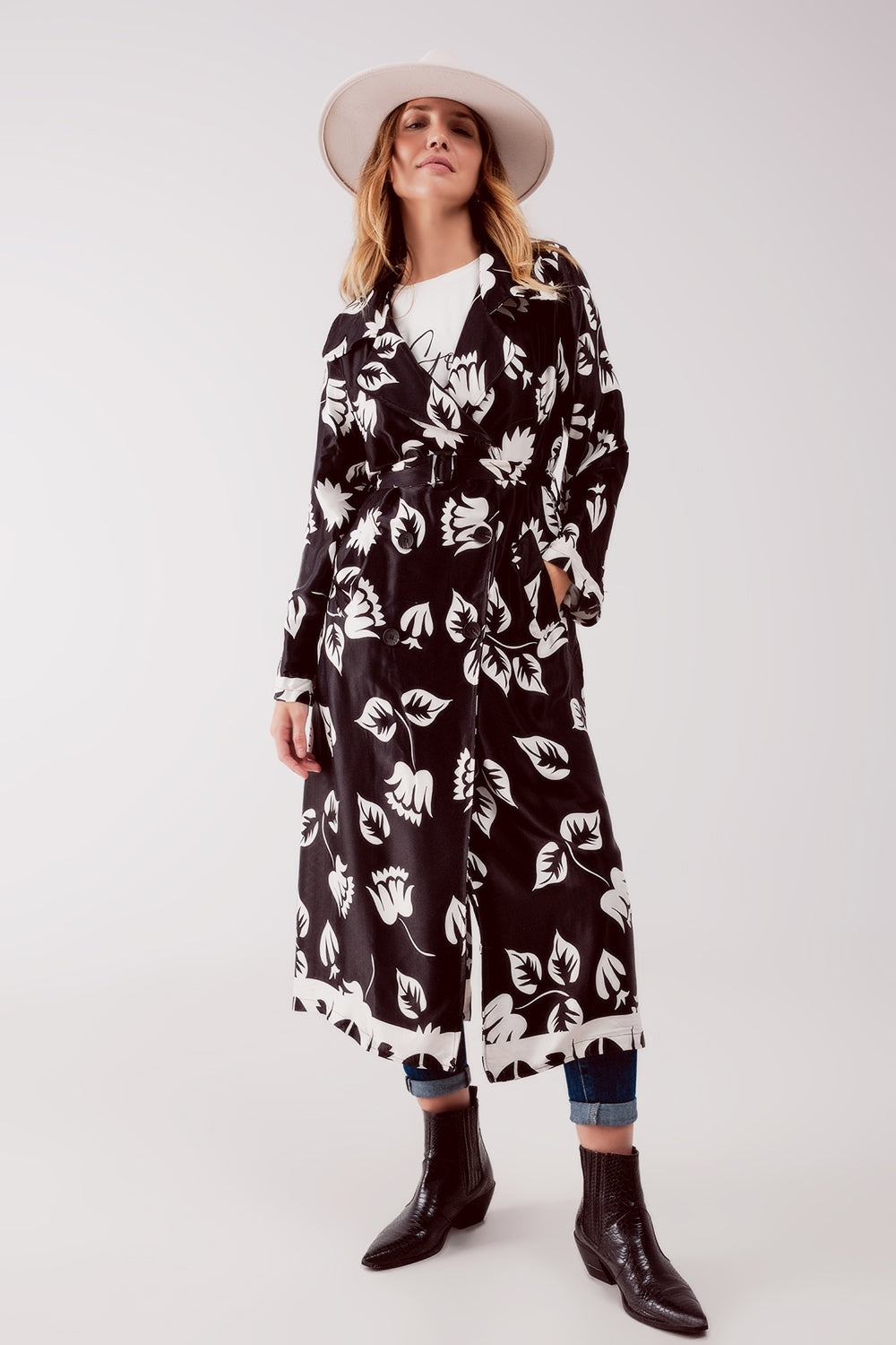 Blazer larga negra con estampado