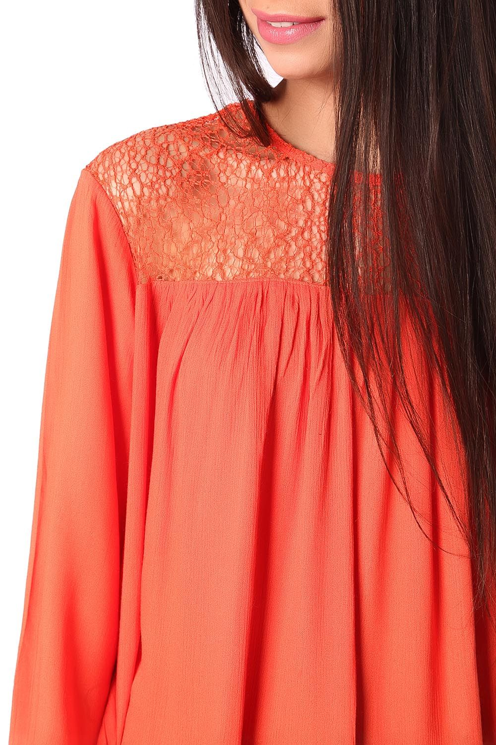 Blusa amplia con detalle de rejilla en color naranja