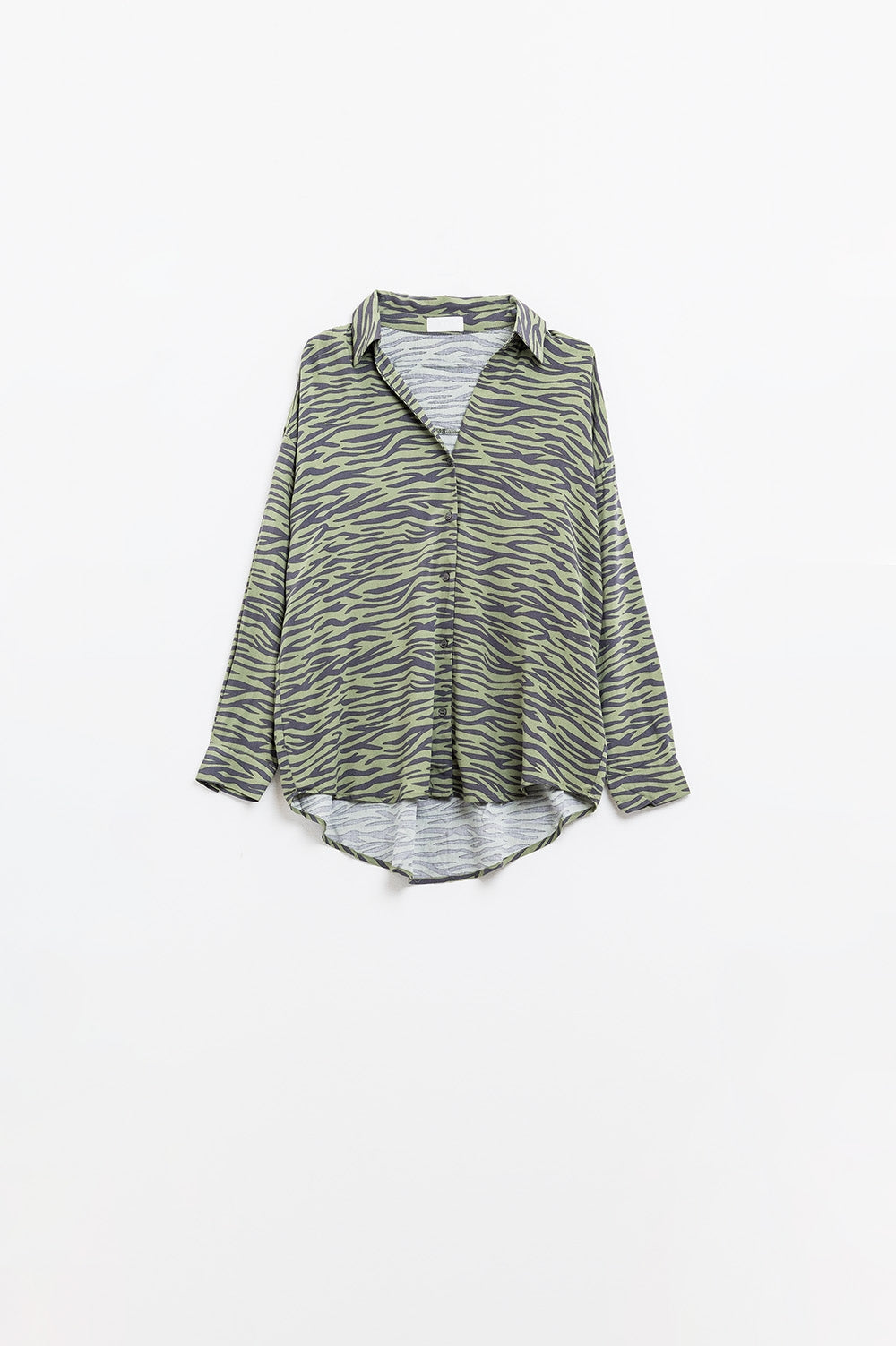 Blusa de algodón verde estampado animal sobre fondo blanco