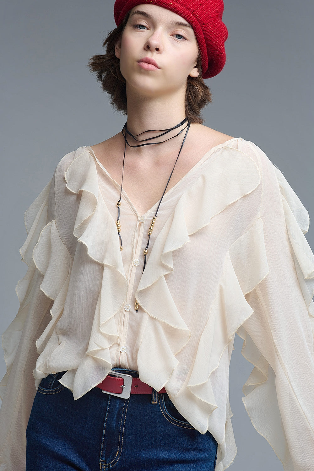 Blusa beige con cuello en V y volante integral