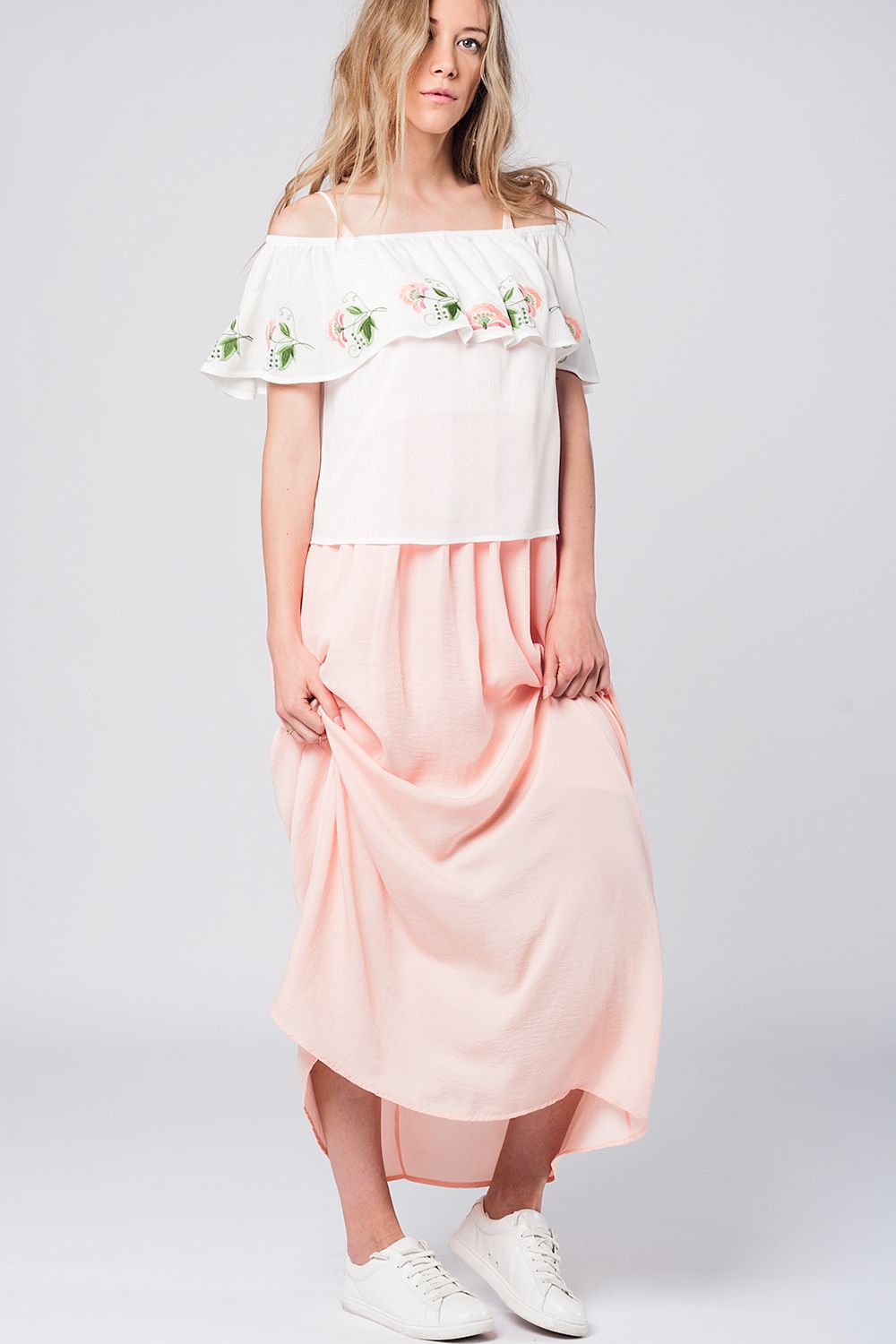 Blusa blanca con volante