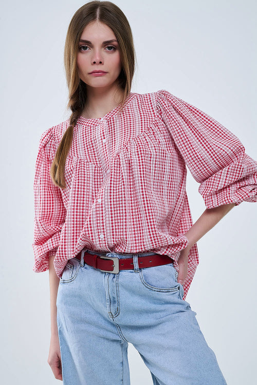 Blusa de cuadros rojos y blancos sin cuello y mangas anchas