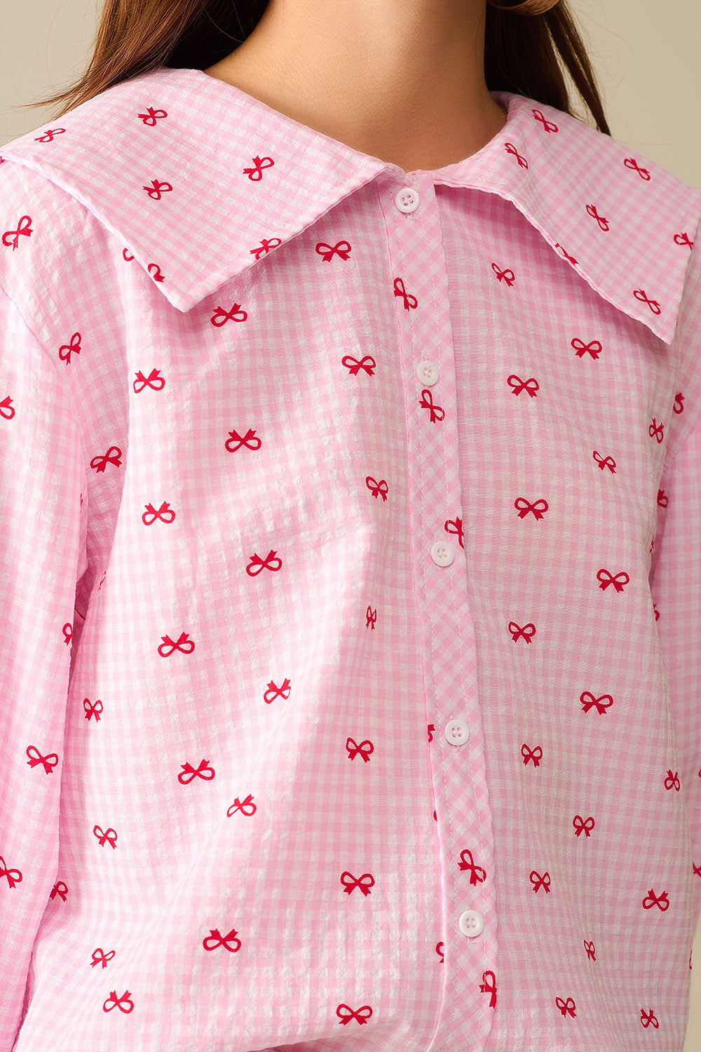 Blusa de Cuello Peter Pan de Gingham en Rosa con Estampado de Lazo