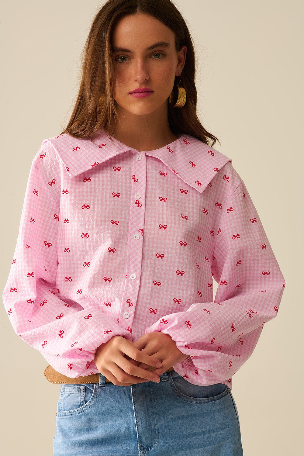 Blusa de Cuello Peter Pan de Gingham en Rosa con Estampado de Lazo