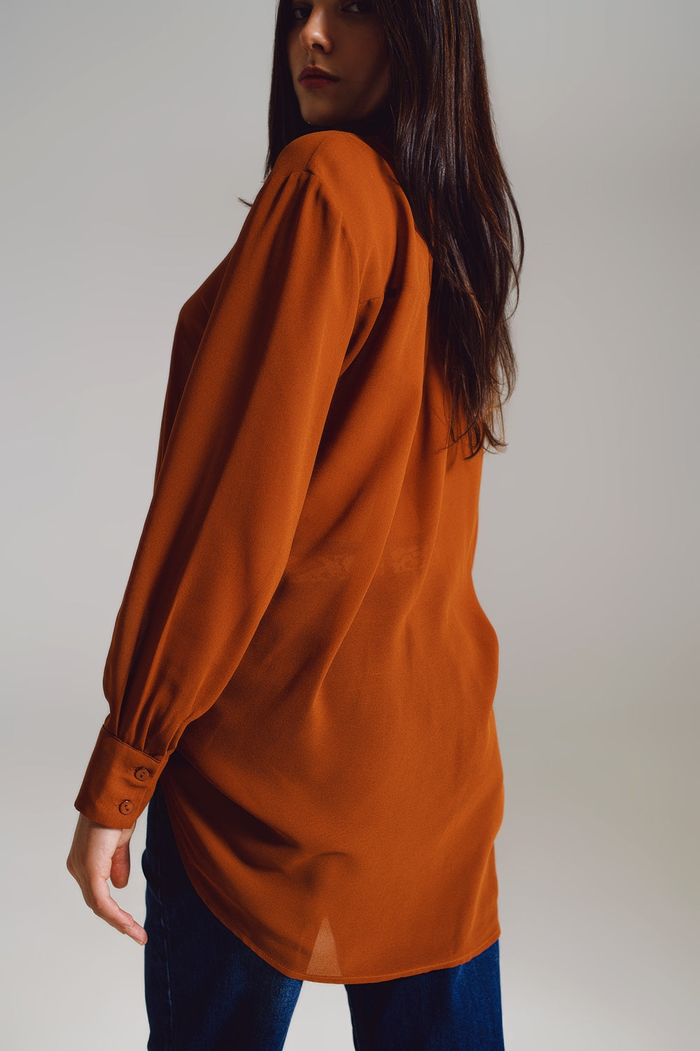 Blusa de gasa en color camel