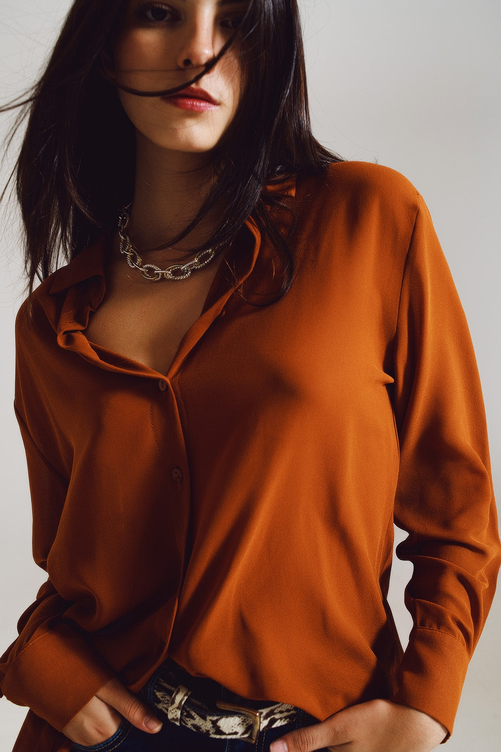 Blusa de gasa en color camel
