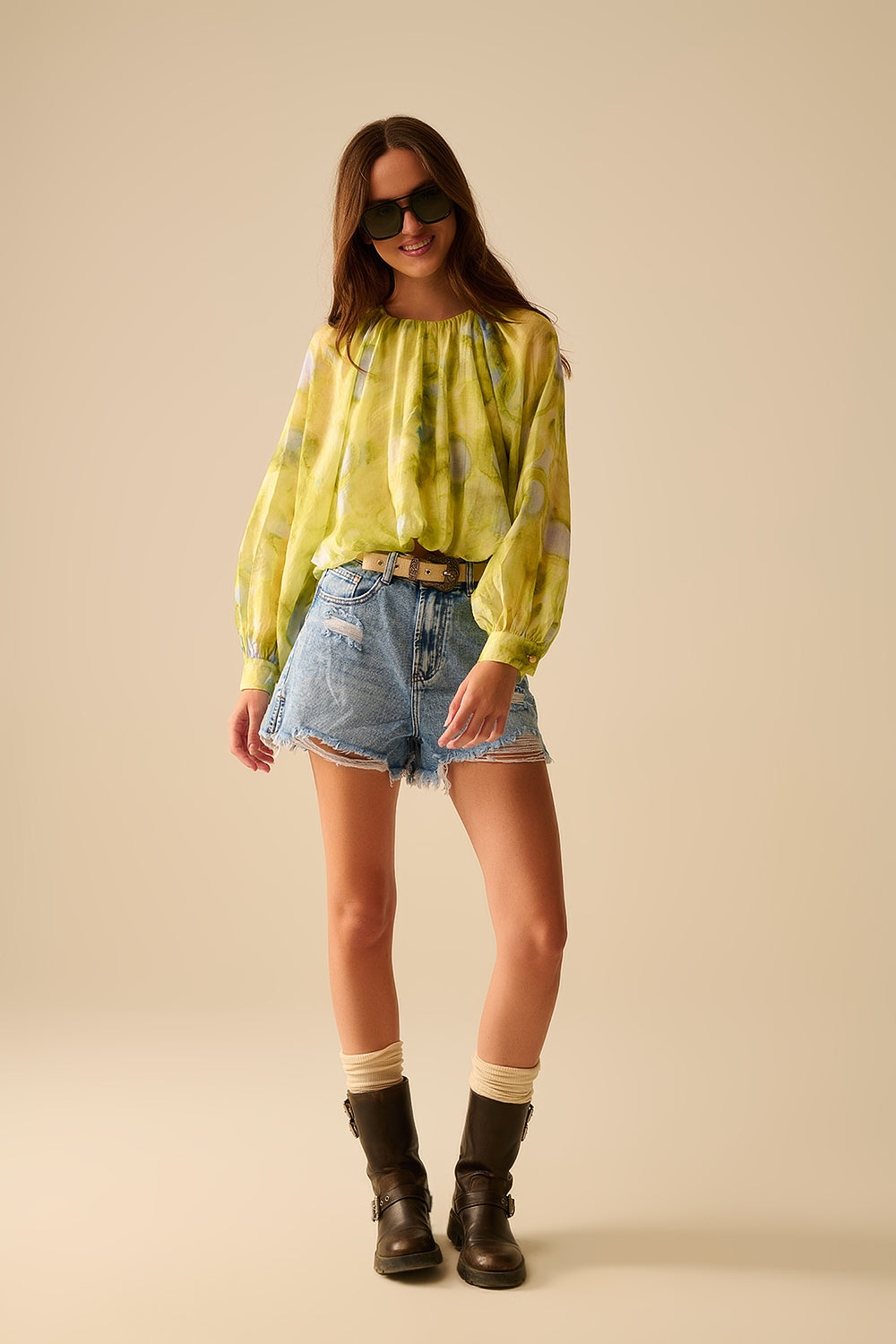 blusa de gasa estampada verde con mangas abullonadas