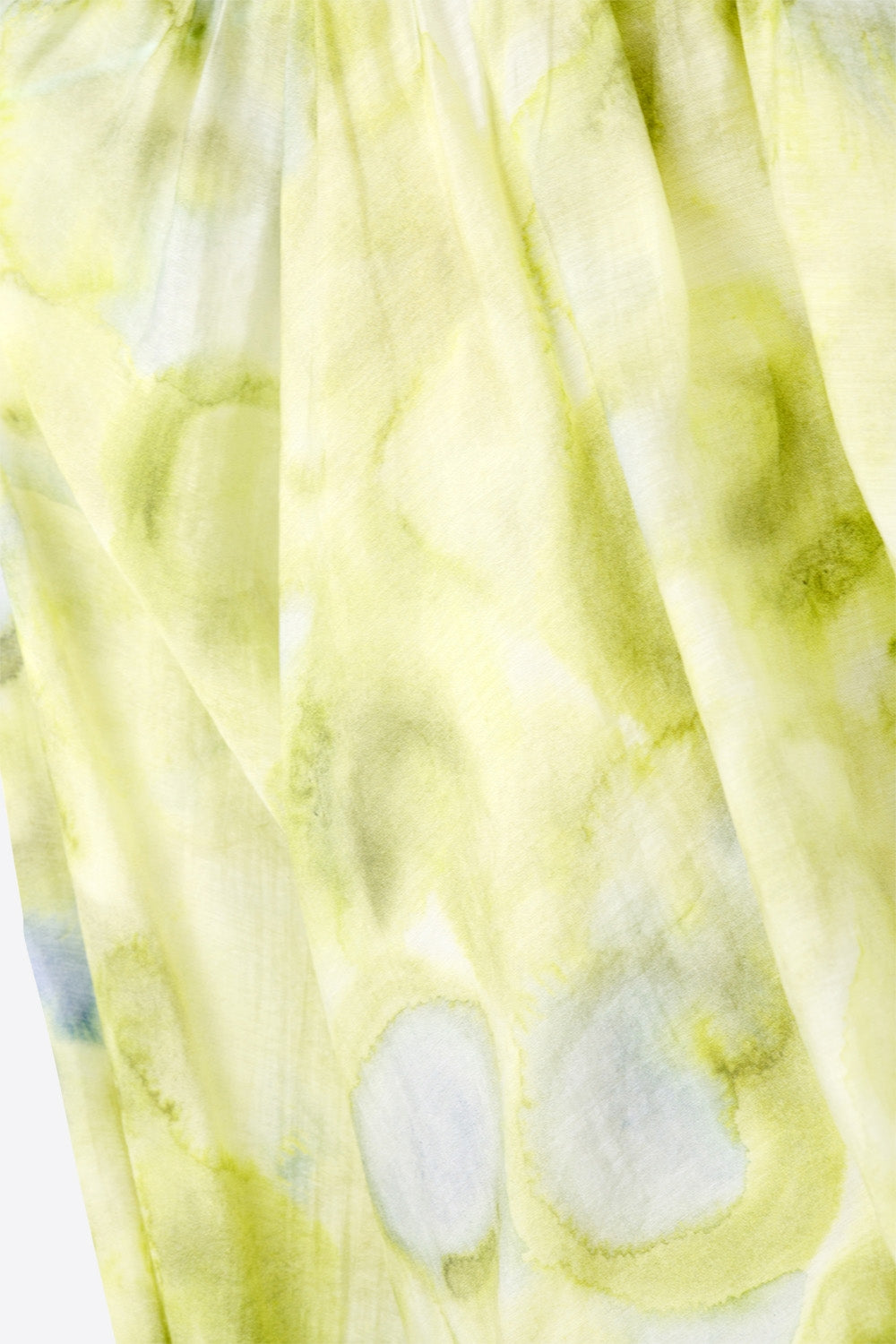 blusa de gasa estampada verde con mangas abullonadas