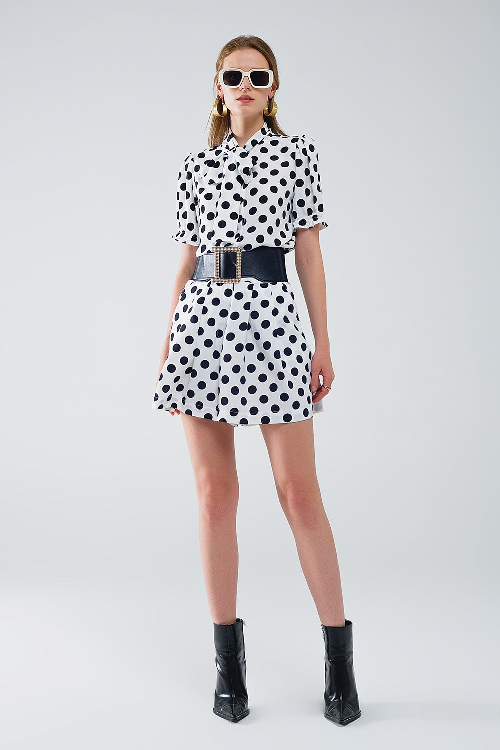 Blusa de lunares con detalle de pañuelo anudado