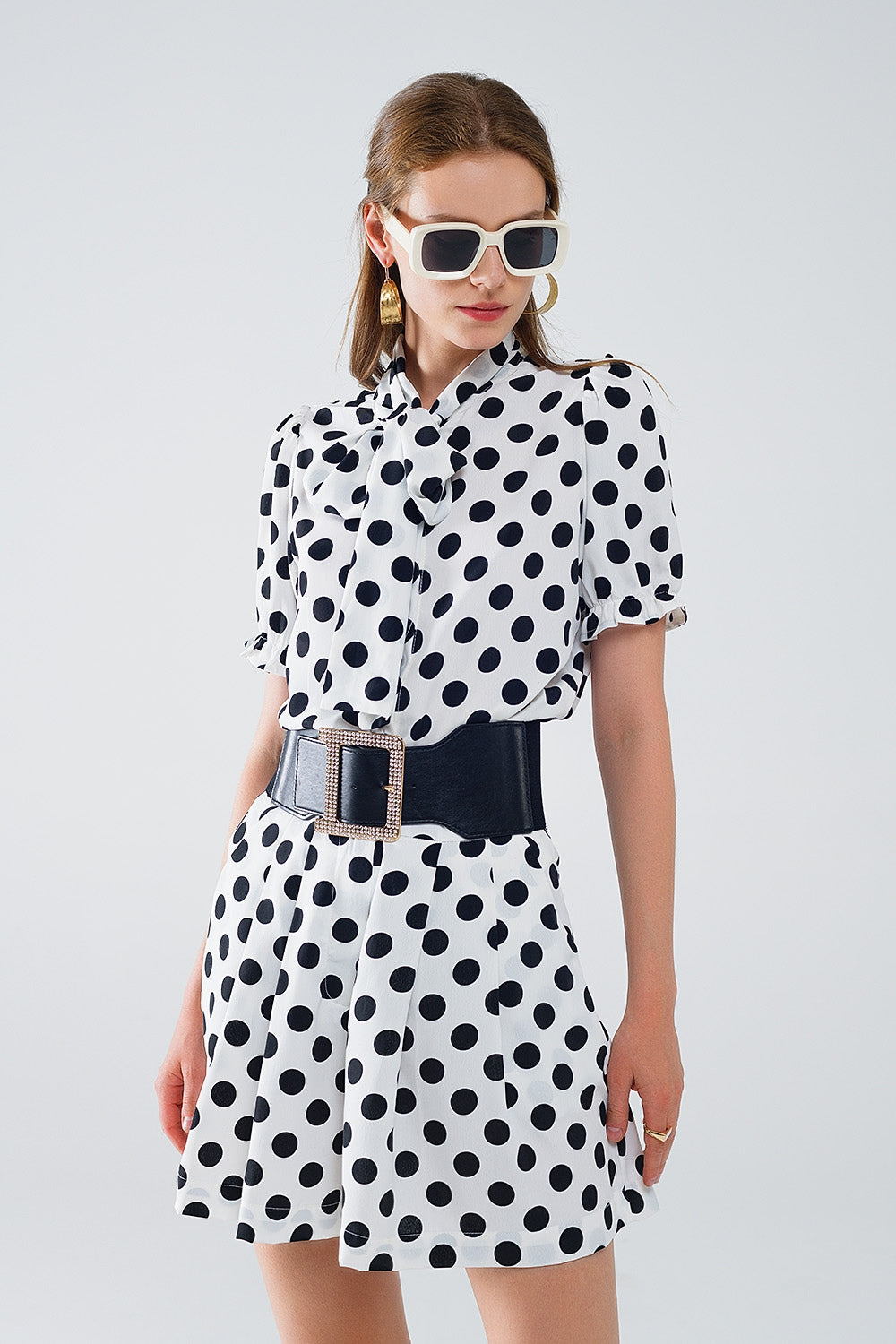 Blusa de lunares con detalle de pañuelo anudado