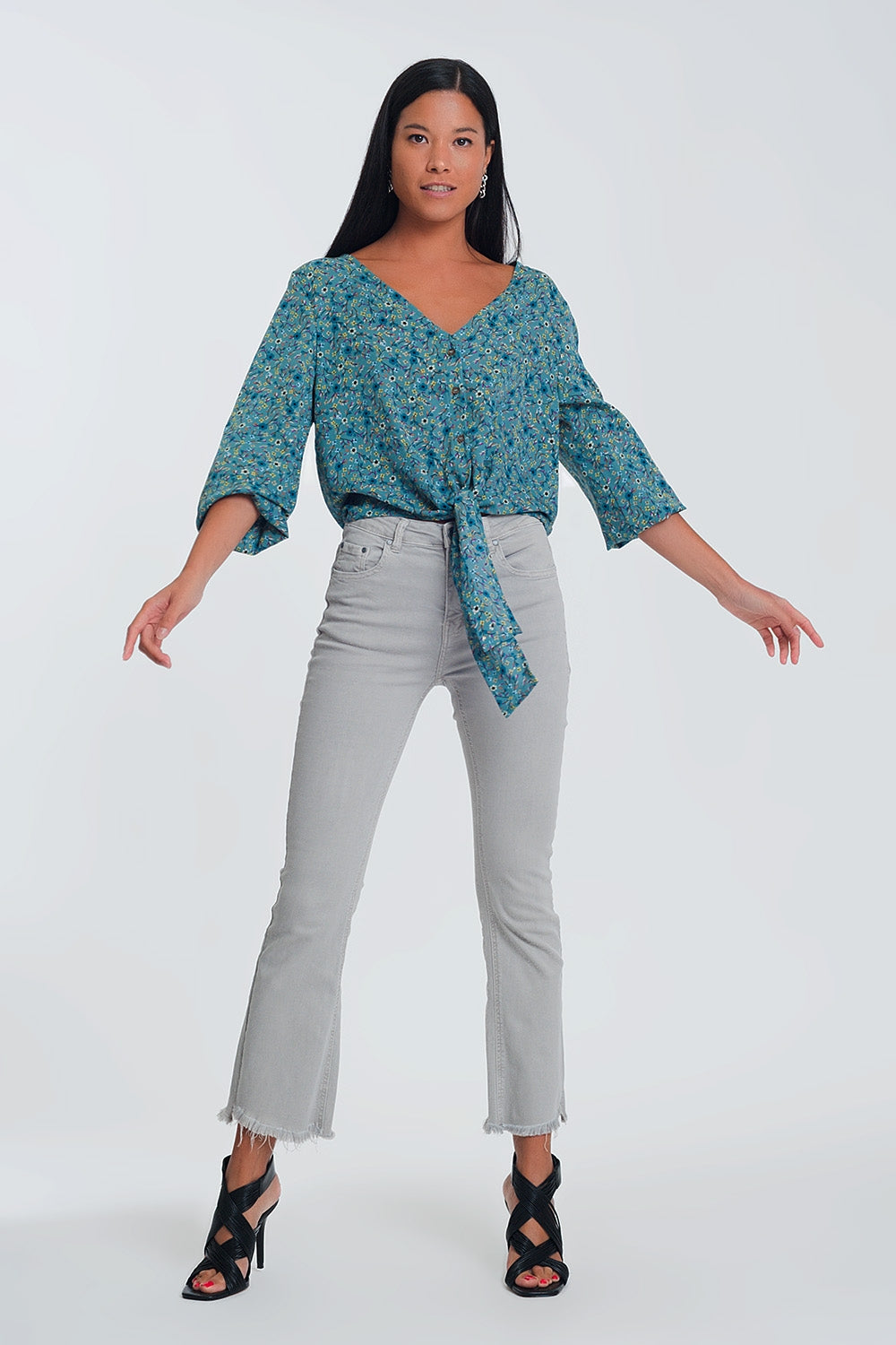 Blusa de manga larga con cuello de pico detalle de botón y estampado floral  verde