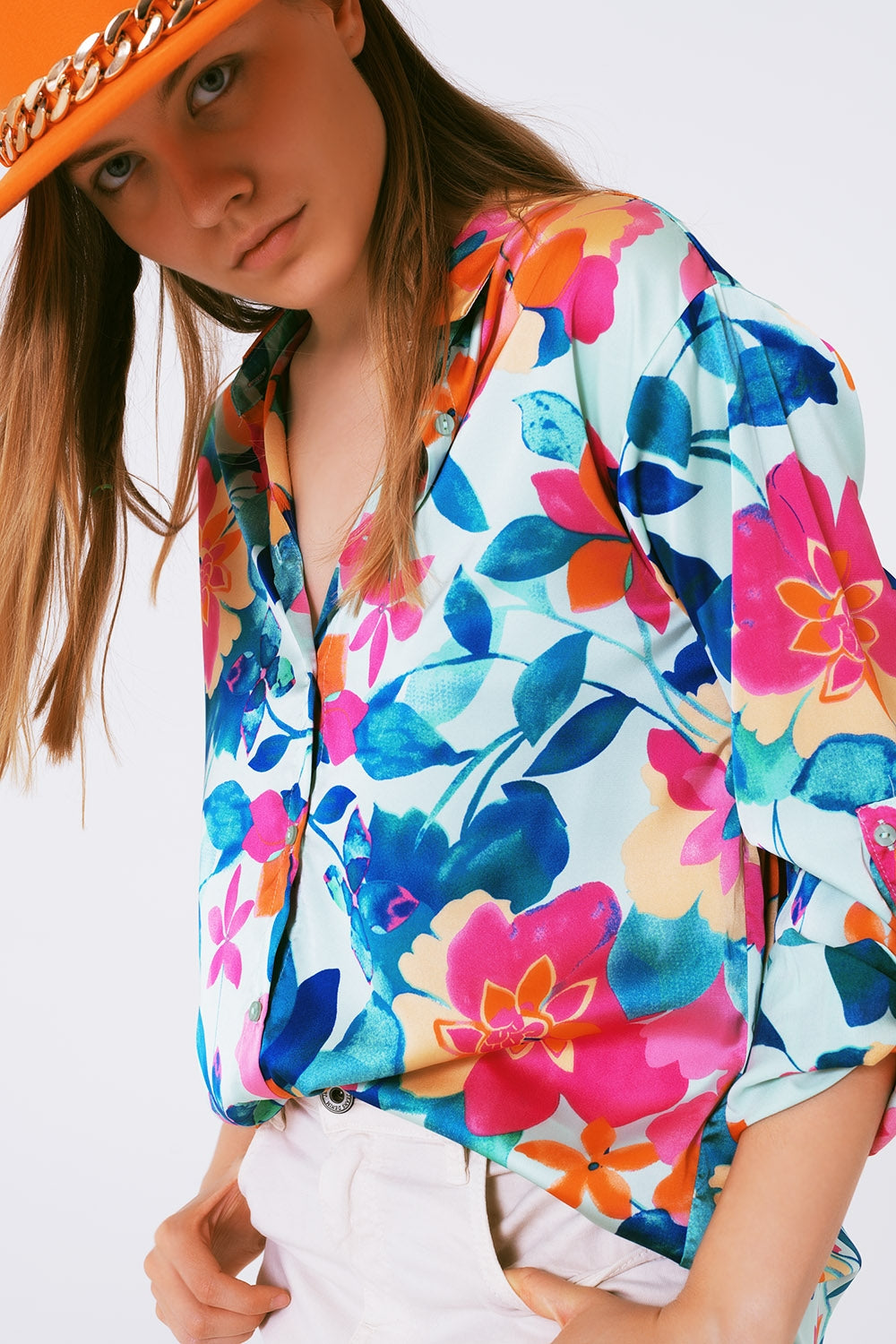 blusa de raso suave con estampado a flores