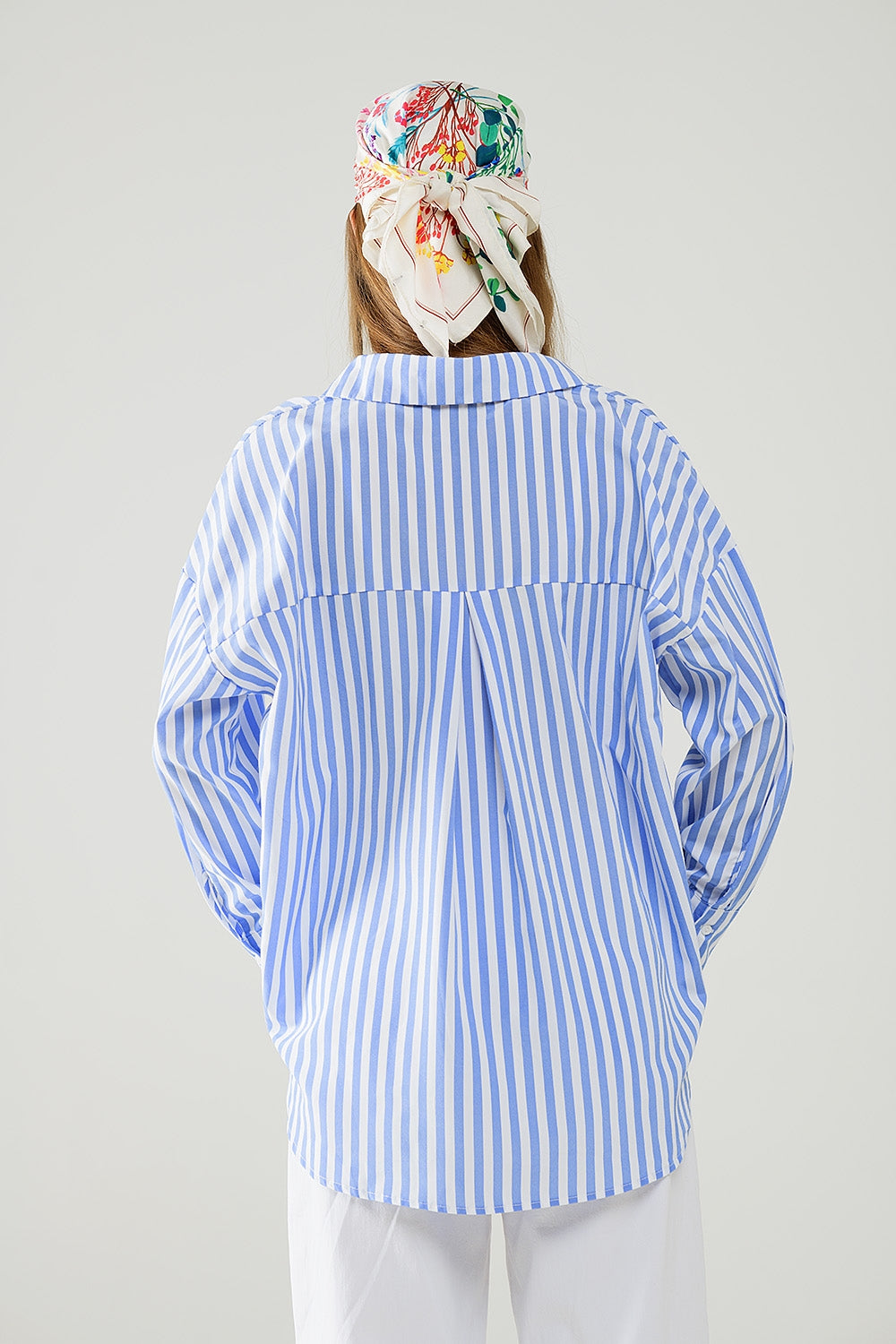 Blusa holgada de rayas en azul claro