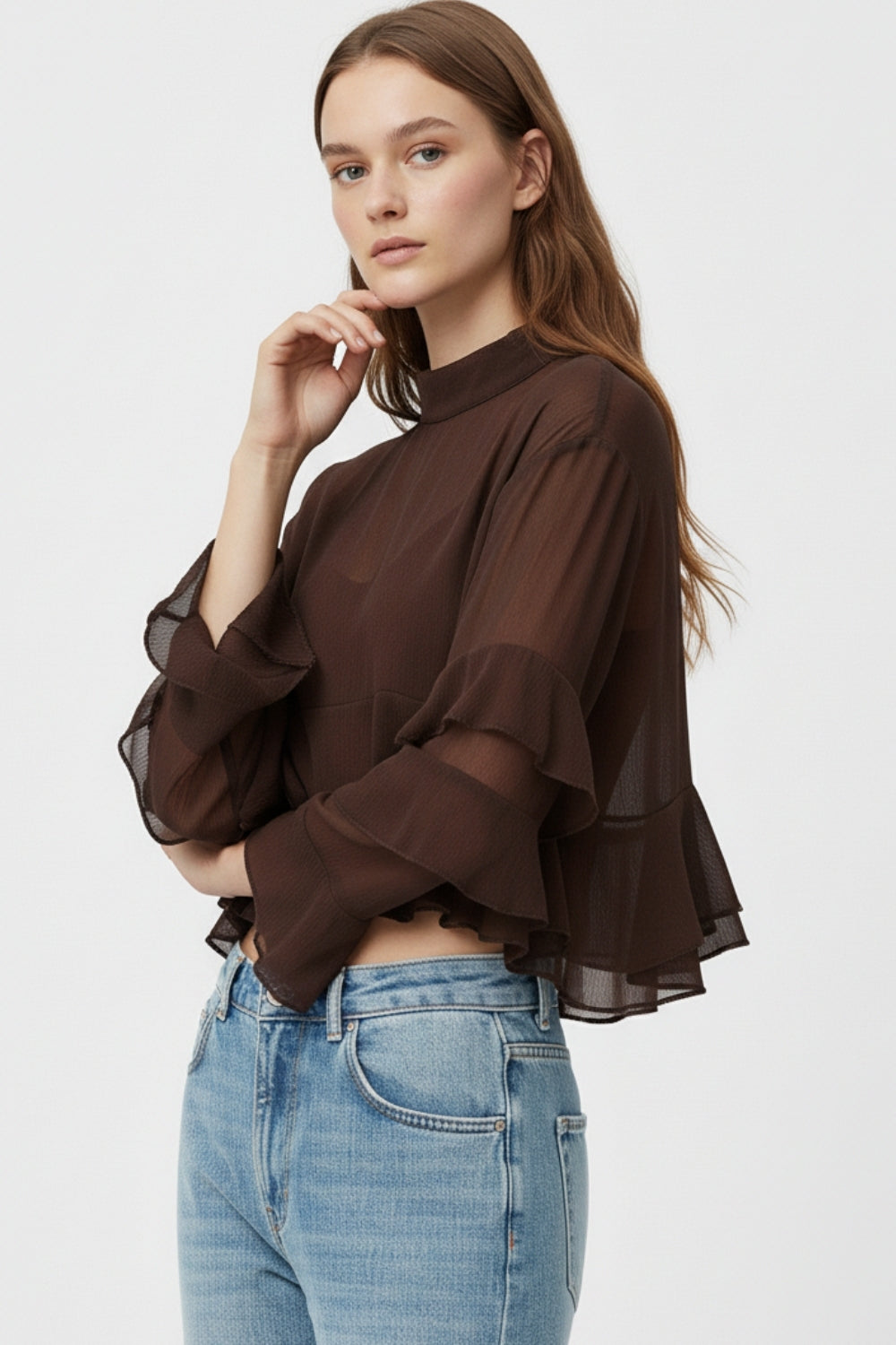 Blusa marrón de gasa con volantes y transparencias