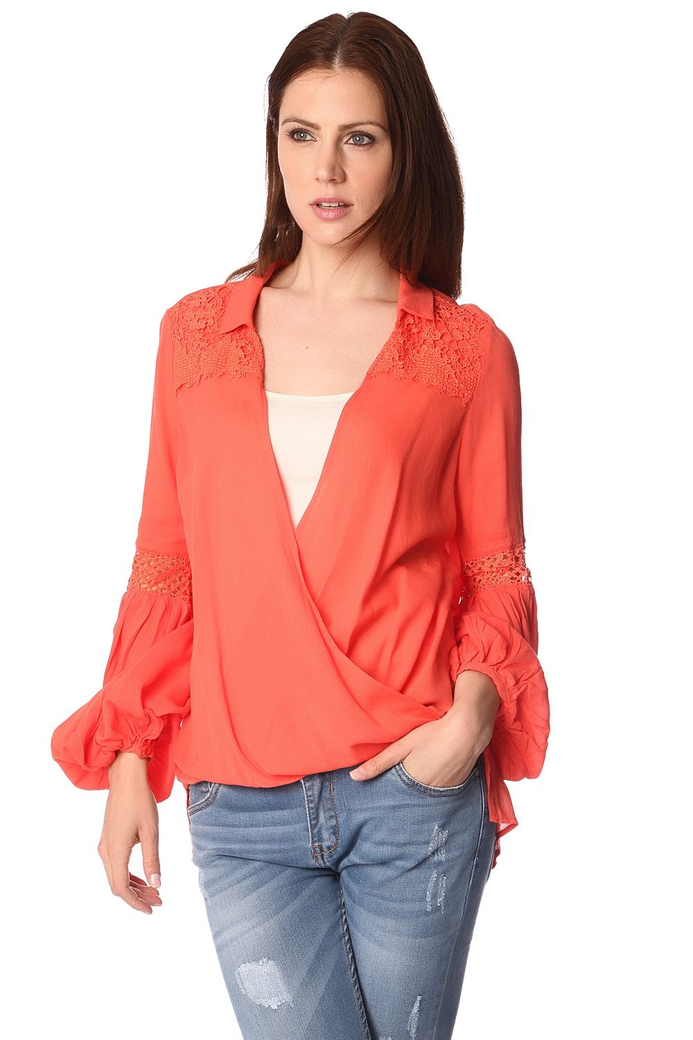 Blusa naranja con parte delantera cruzada y detalle drapeado