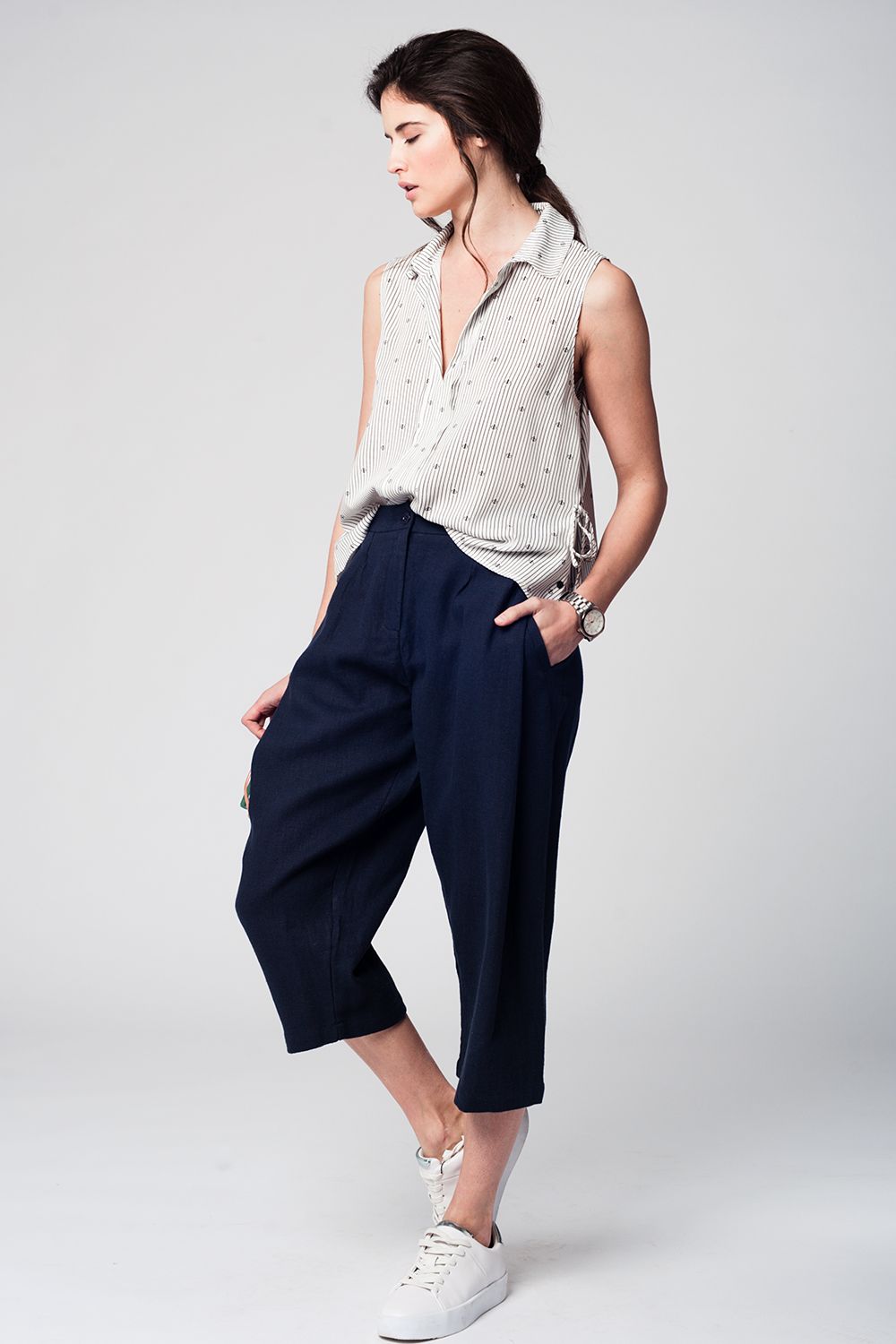 Blusa negra y diseño marinero