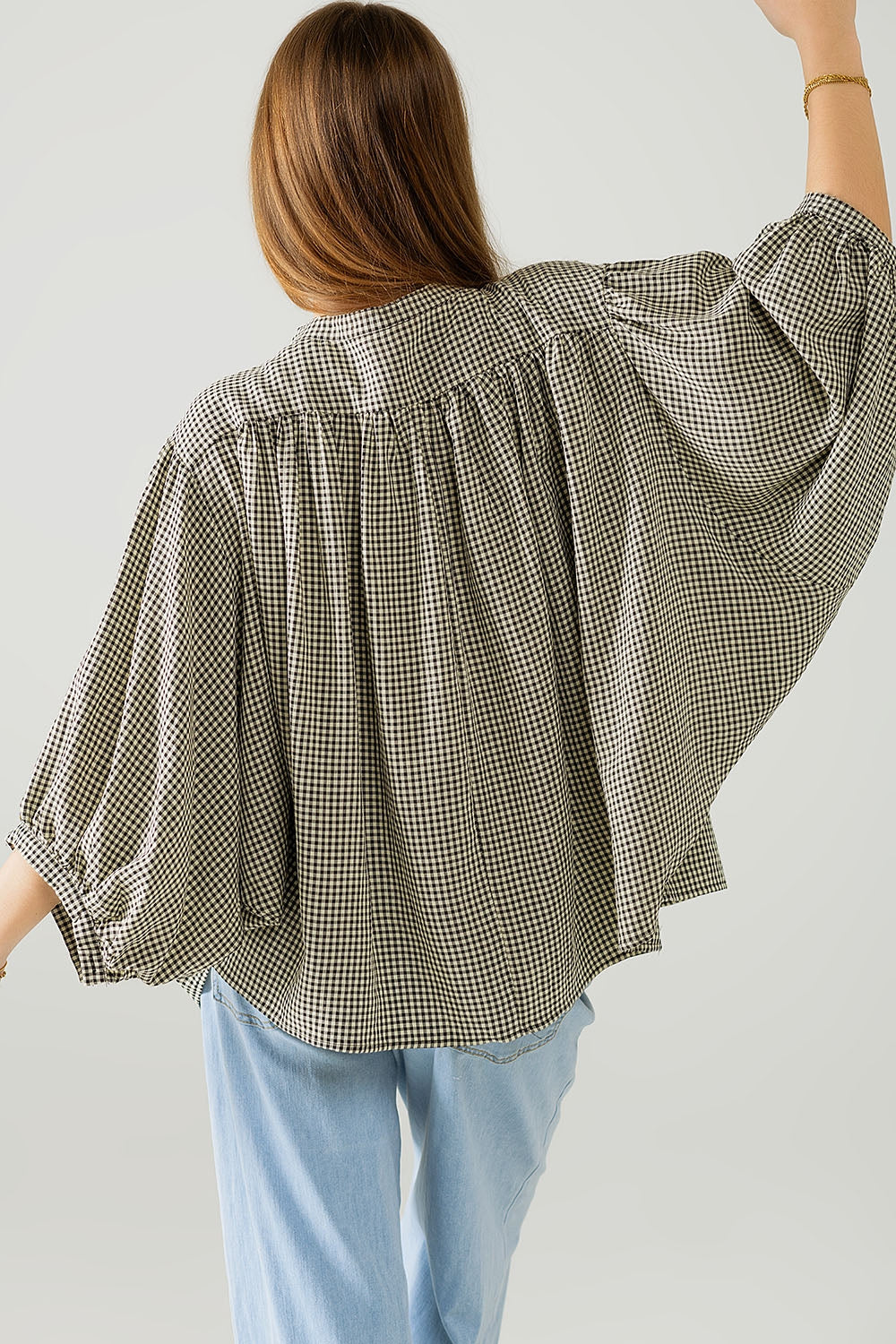 Blusa oversize de cuadros vichy negros y crema con detalle de corazón
