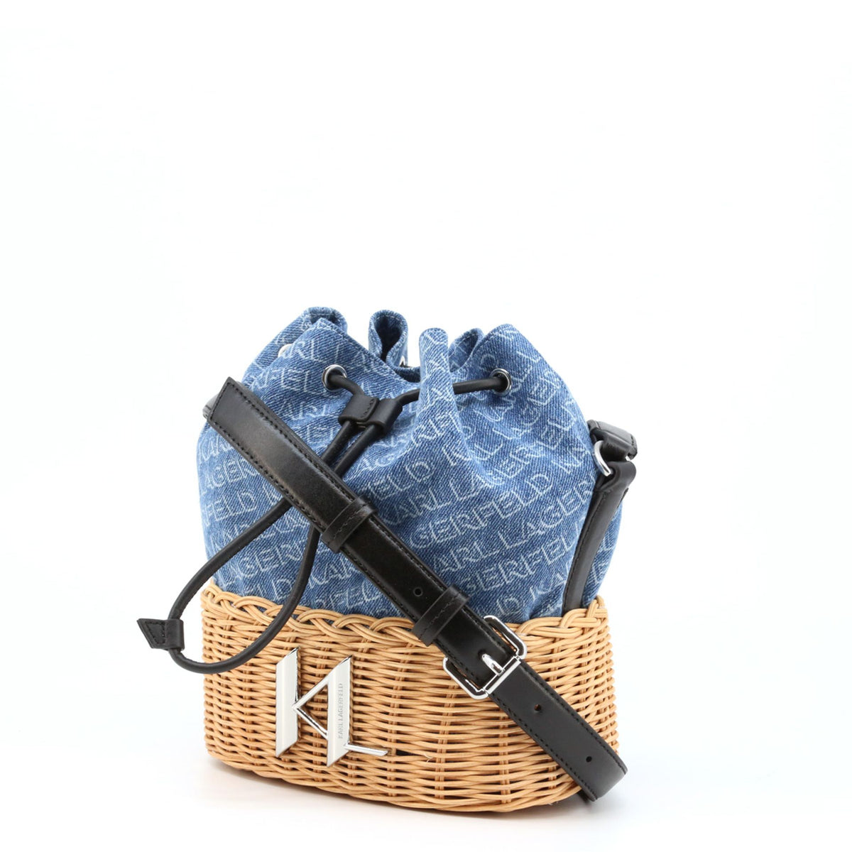 Vista lateral del bolso denim Karl Lagerfeld con correa negra