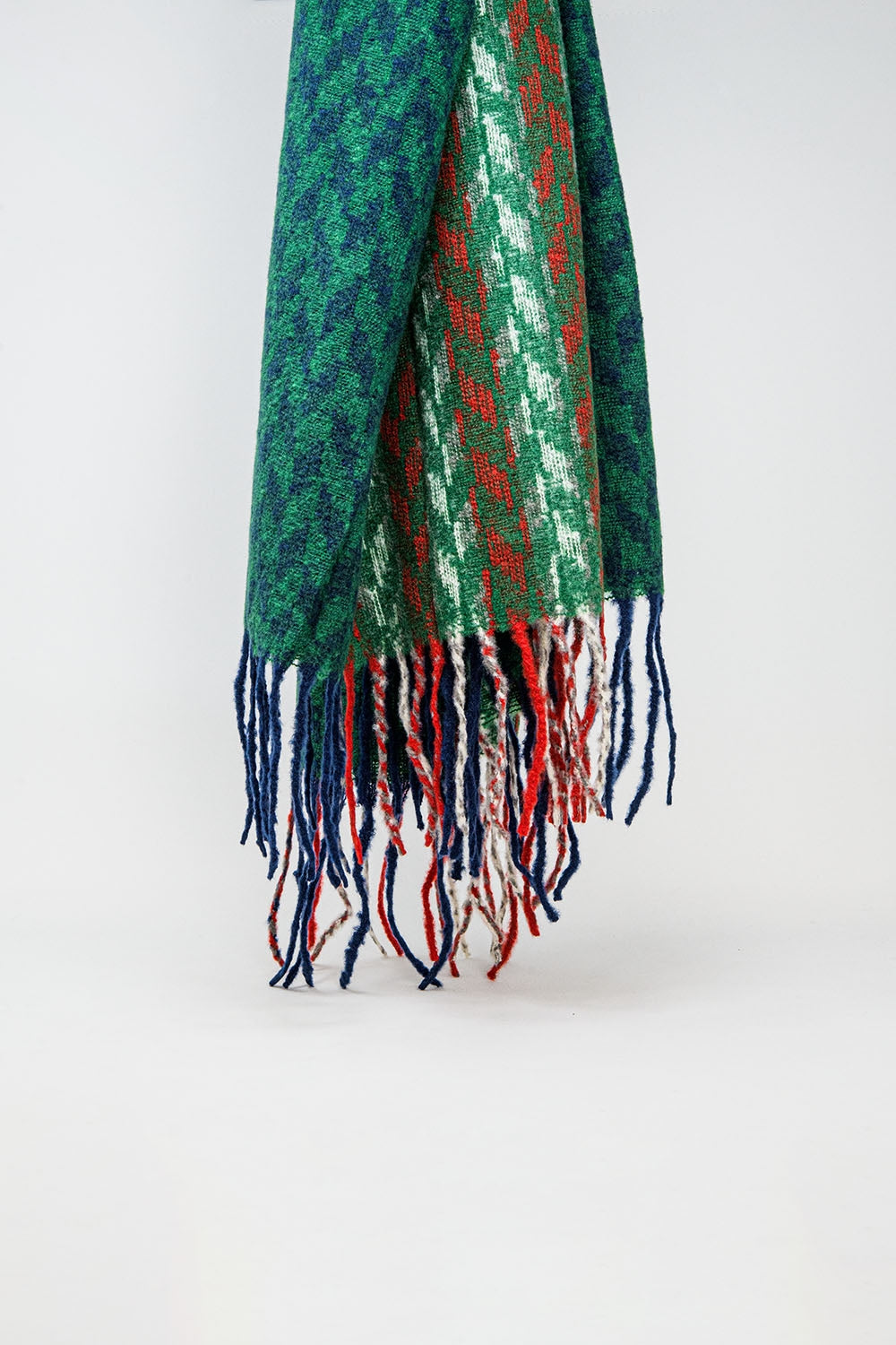 Bufanda de diseño pata de gallo en verde y rojo