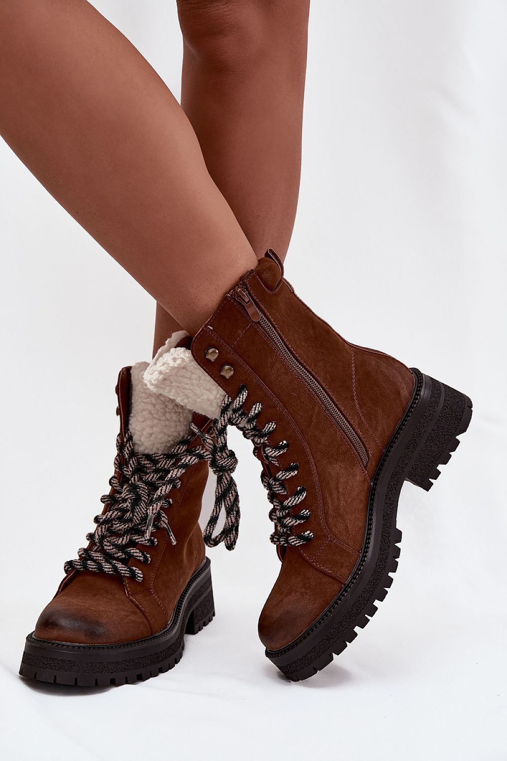  Botas de invierno marrones para mujer con tacón de 5 cm y suela dentada antideslizante. 