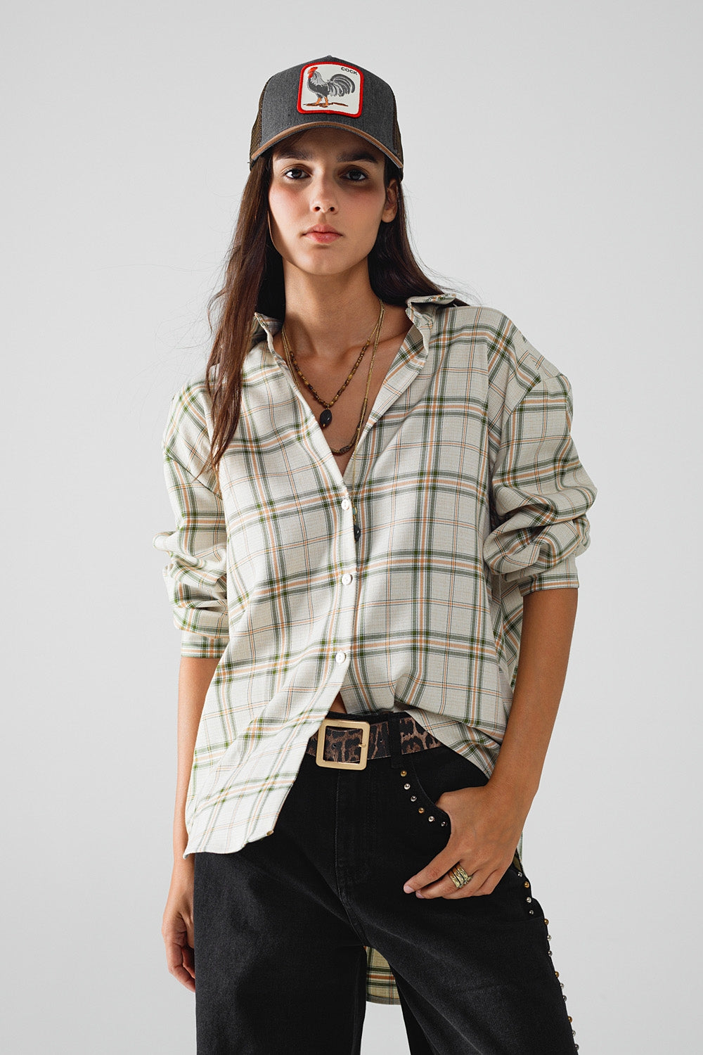 Camisa A Cuadros Con Abertura En La Espalda En Beige