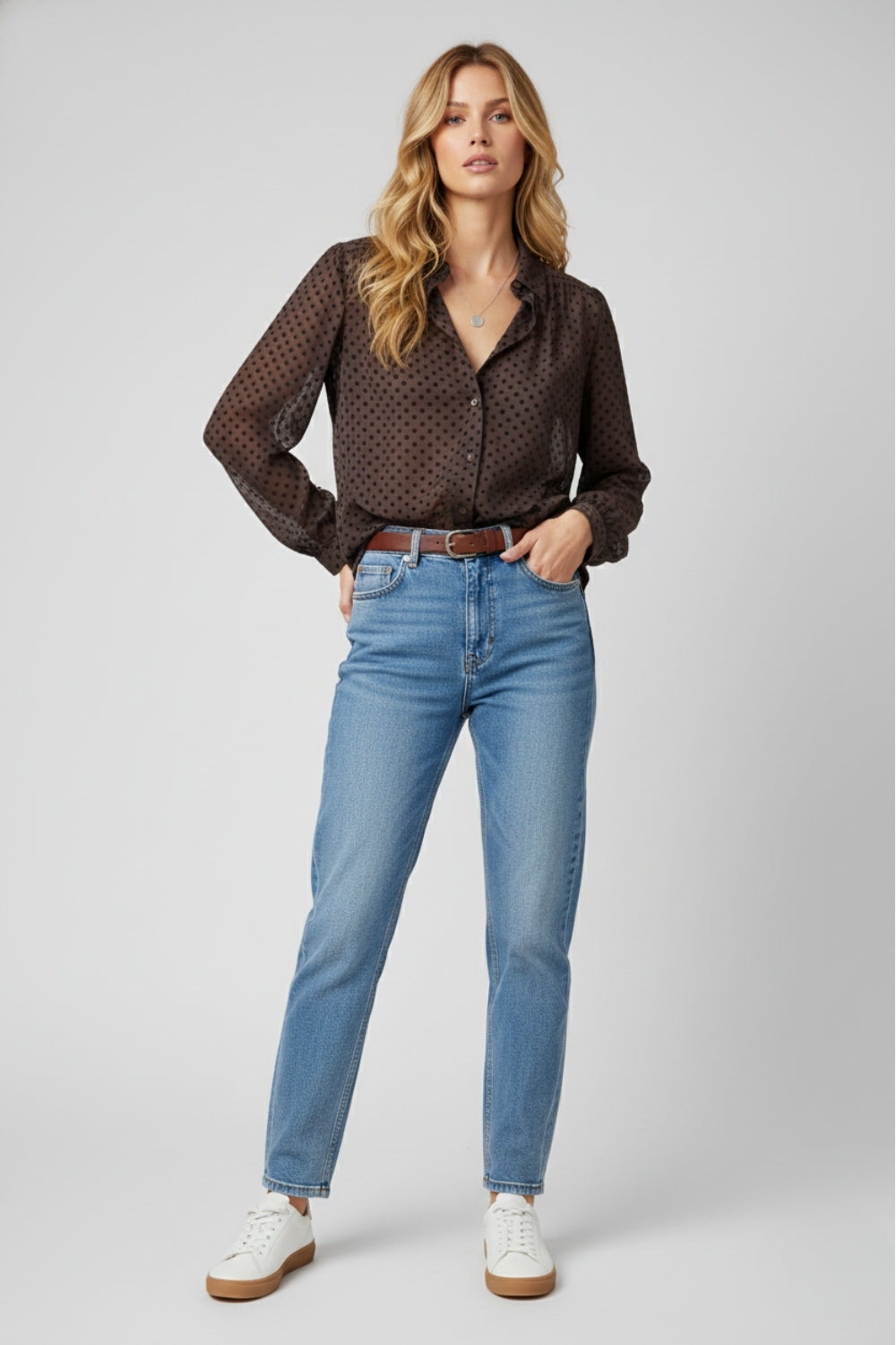 Camisa abotonada de lunares marrones en gasa