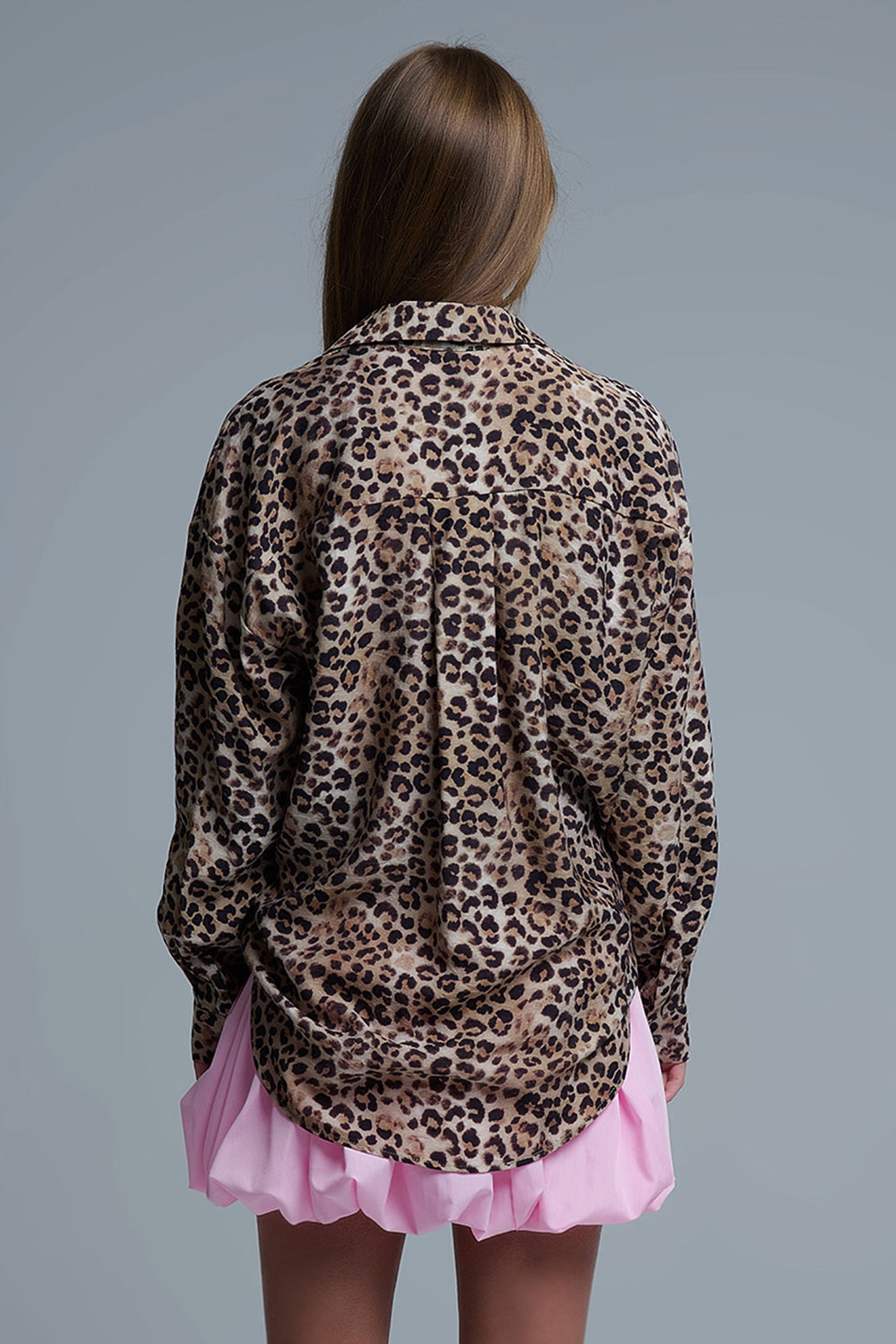 Camisa abotonada oversize con estampado de leopardo