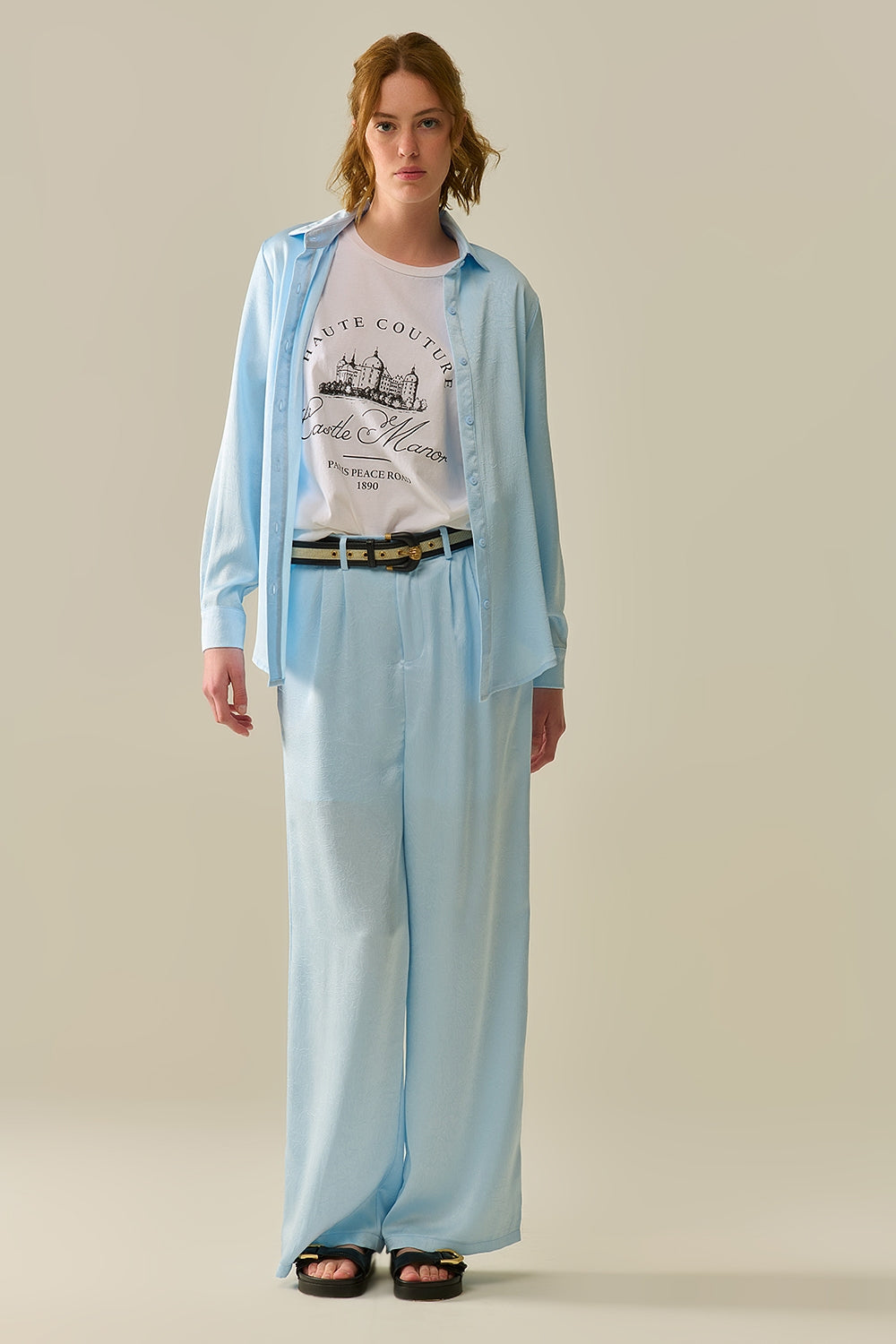 Camisa azul bebé abotonada en satén