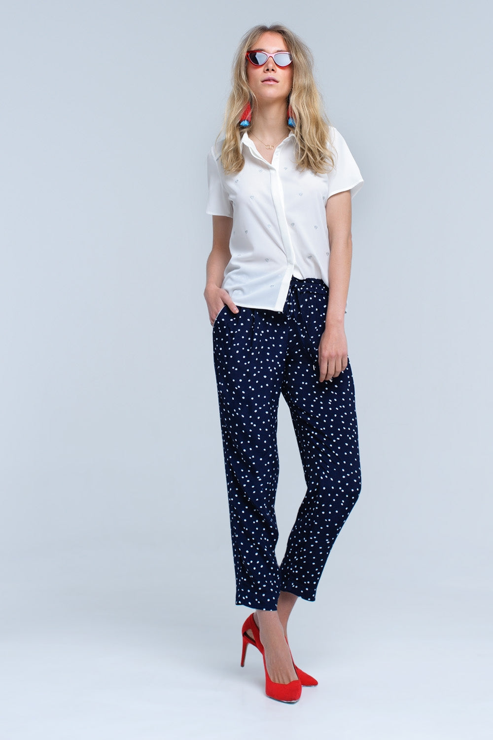 Camisa crema con bordado de corazones