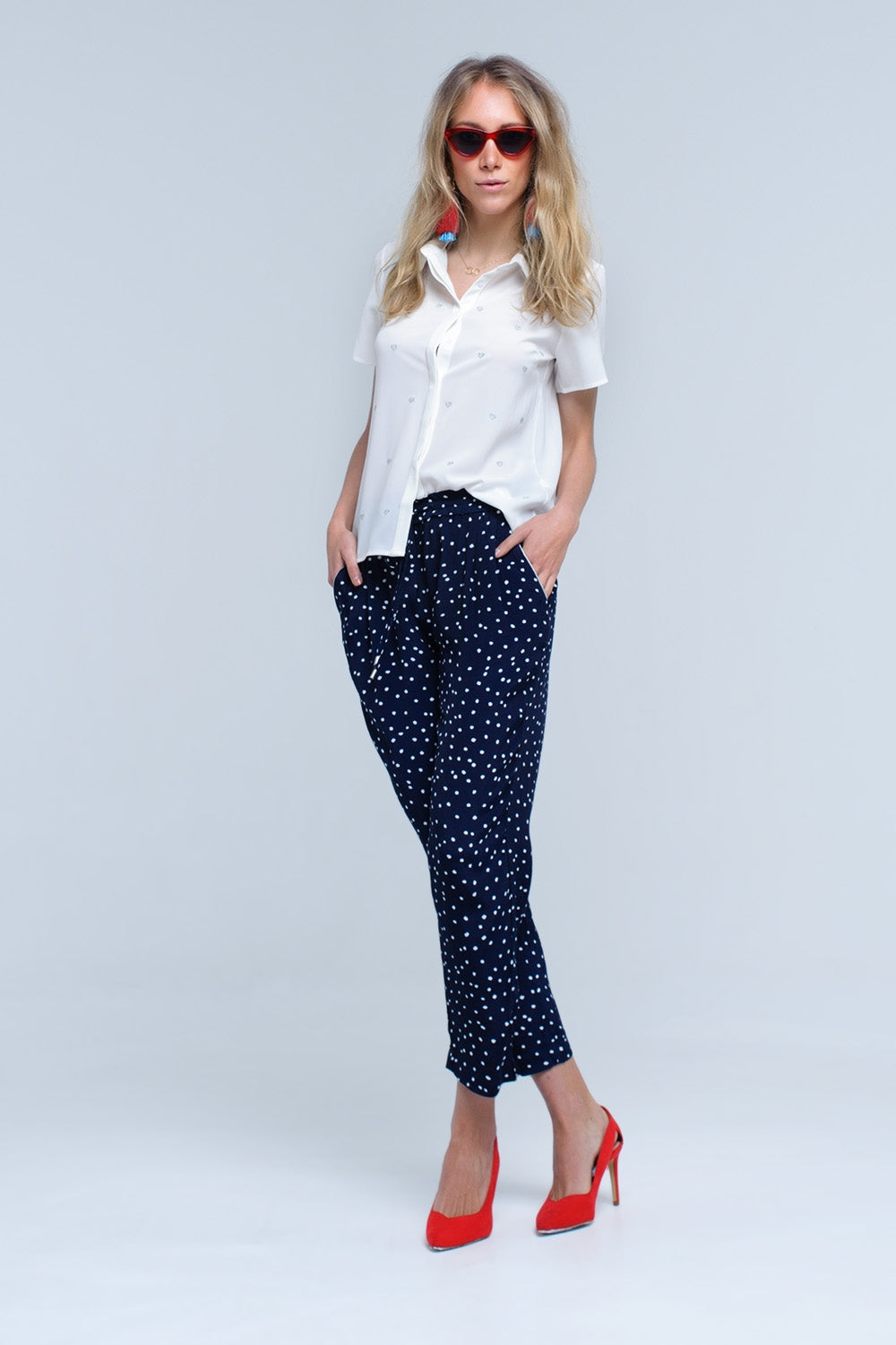 Camisa crema con bordado de corazones